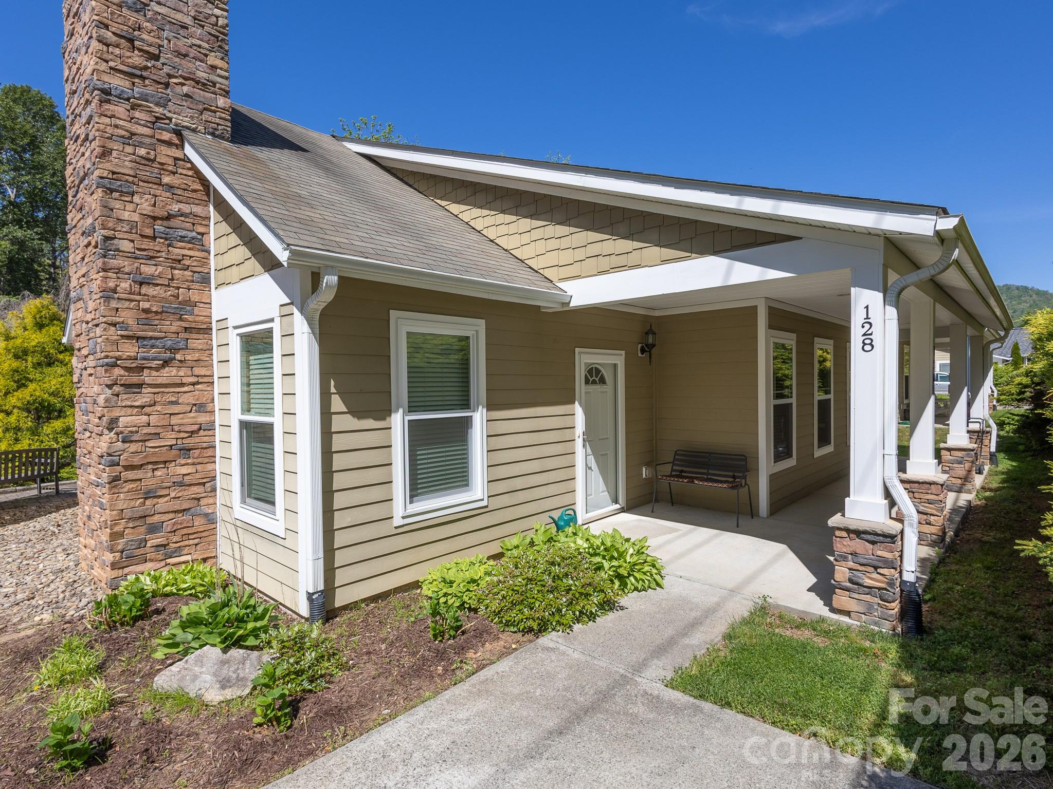 128 Lower Grassy Branch Road Property Photo 1