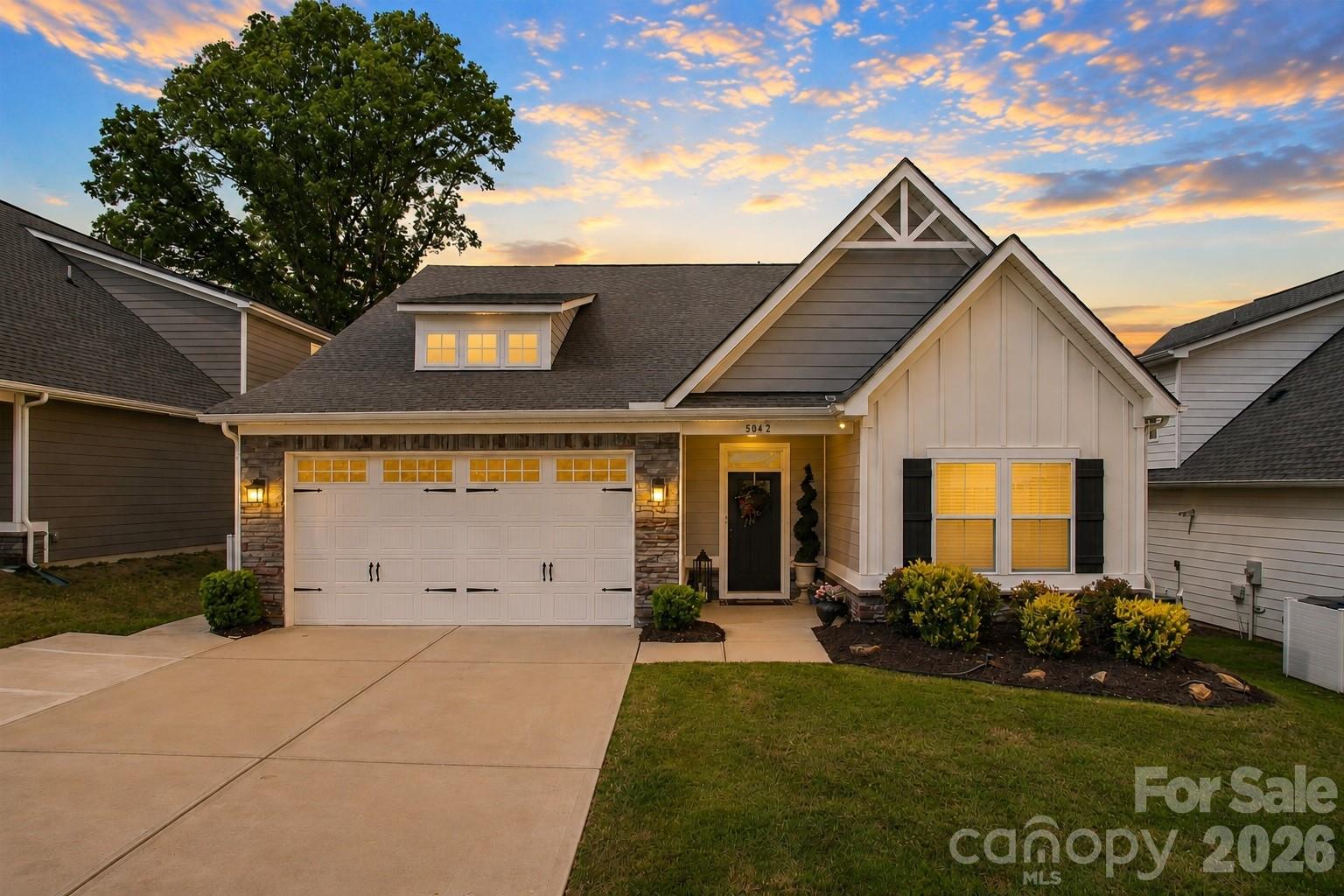 5042 Summer Surprise Lane Property Photo 1