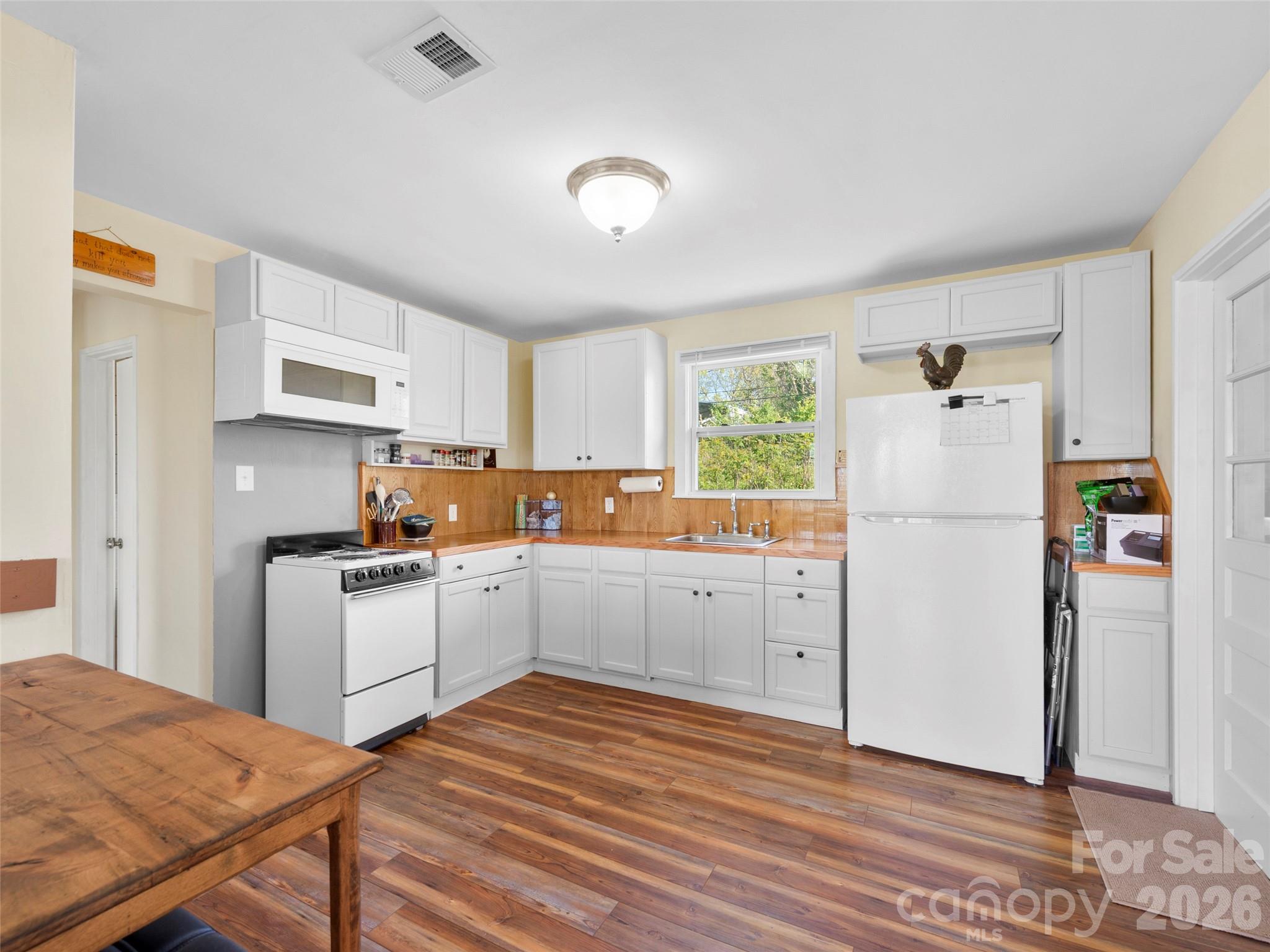 209 Wilmont Drive Property Photo 4
