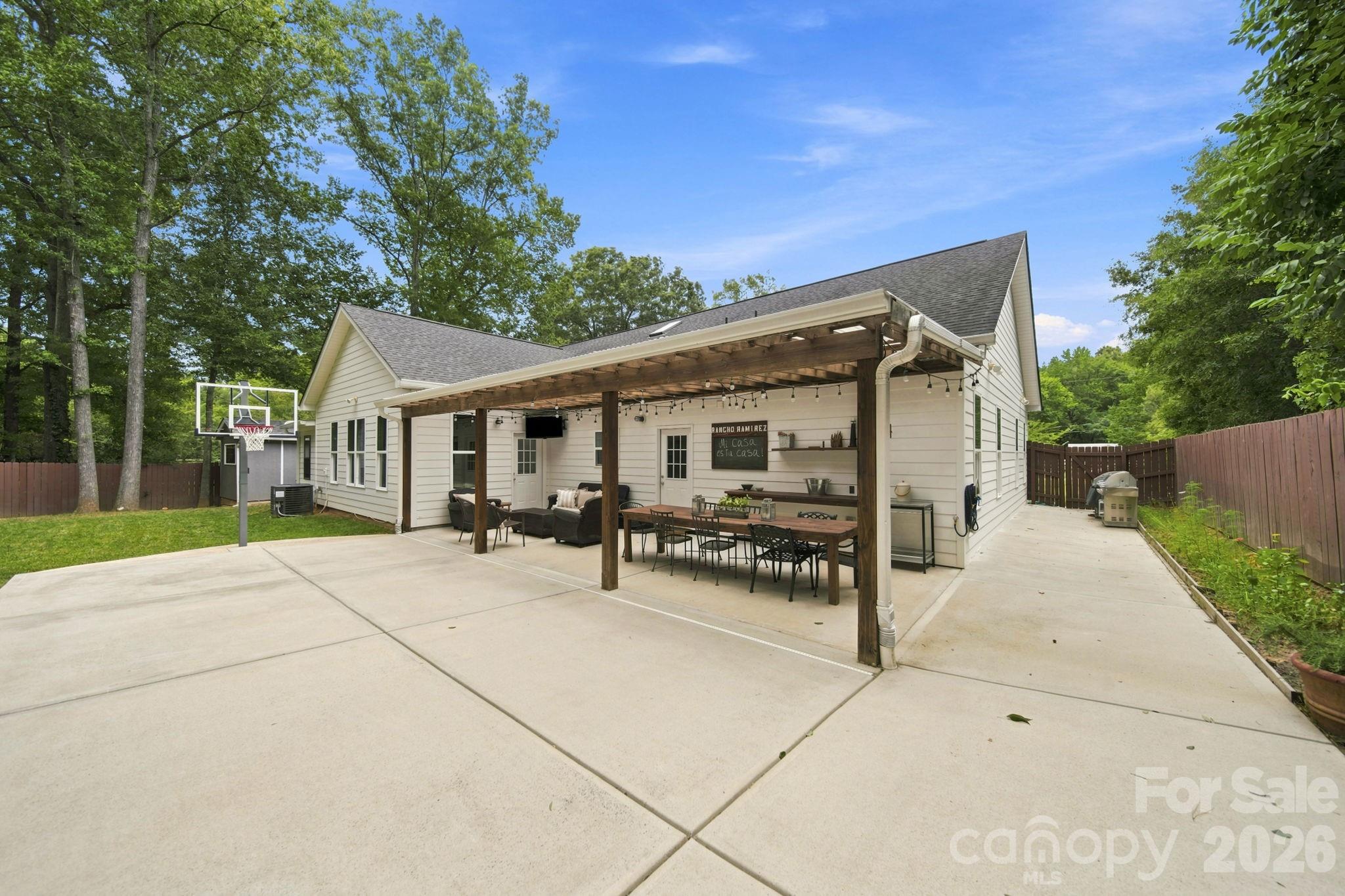 4515 Lindsay Lane Property Photo 4