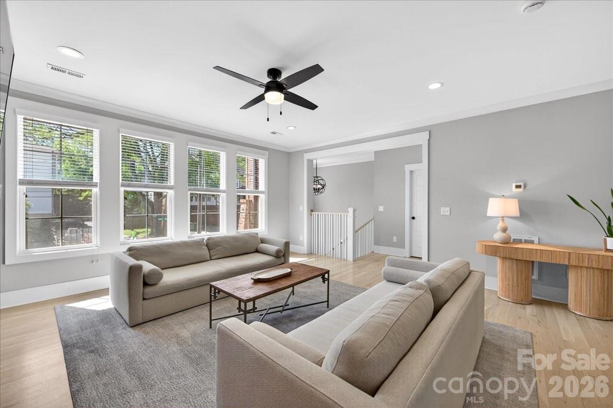 1413 Lomax Avenue Property Photo 7