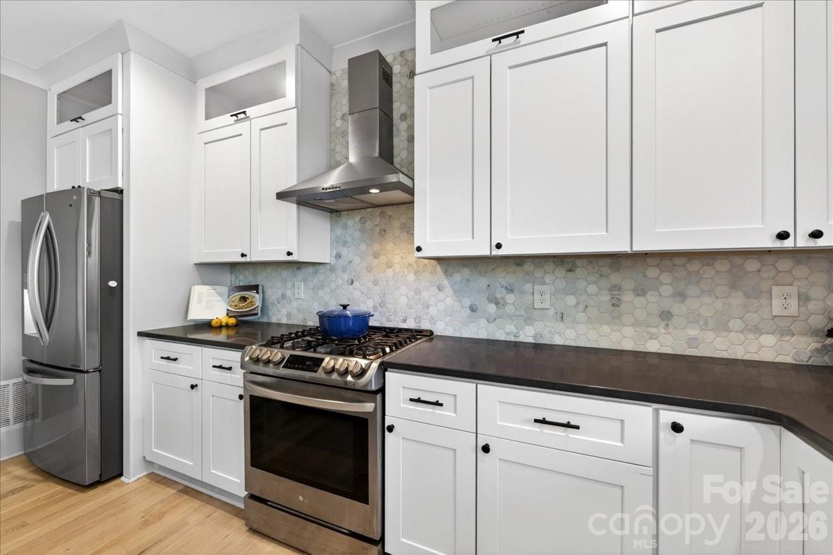 1413 Lomax Avenue Property Photo 13