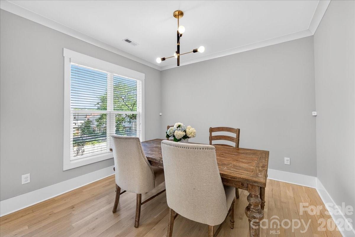 1413 Lomax Avenue Property Photo 17