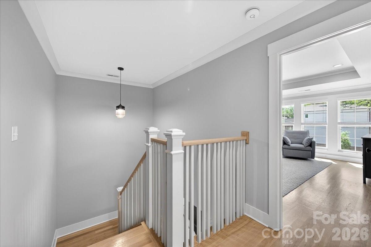 1413 Lomax Avenue Property Photo 23