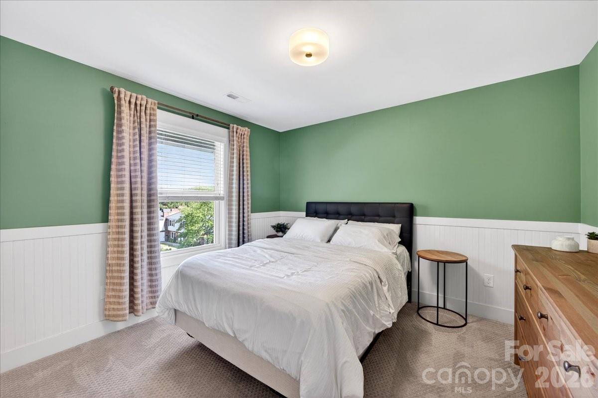 1413 Lomax Avenue Property Photo 33