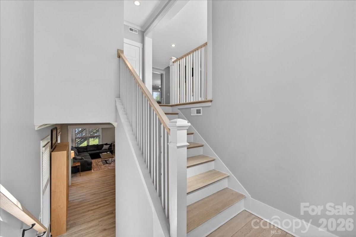 1413 Lomax Avenue Property Photo 34