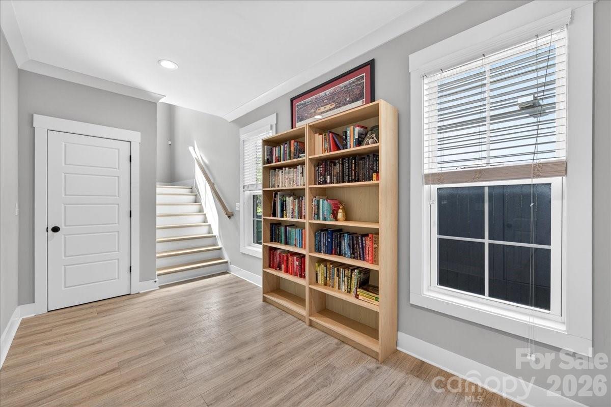 1413 Lomax Avenue Property Photo 35