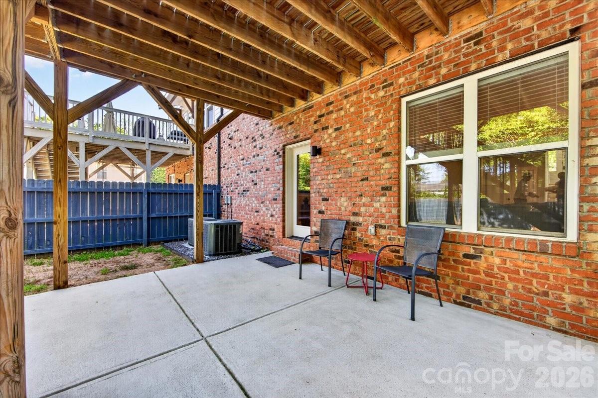 1413 Lomax Avenue Property Photo 39