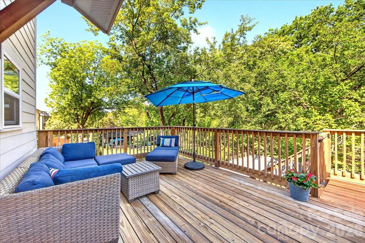 1413 Lomax Avenue Property Photo 44