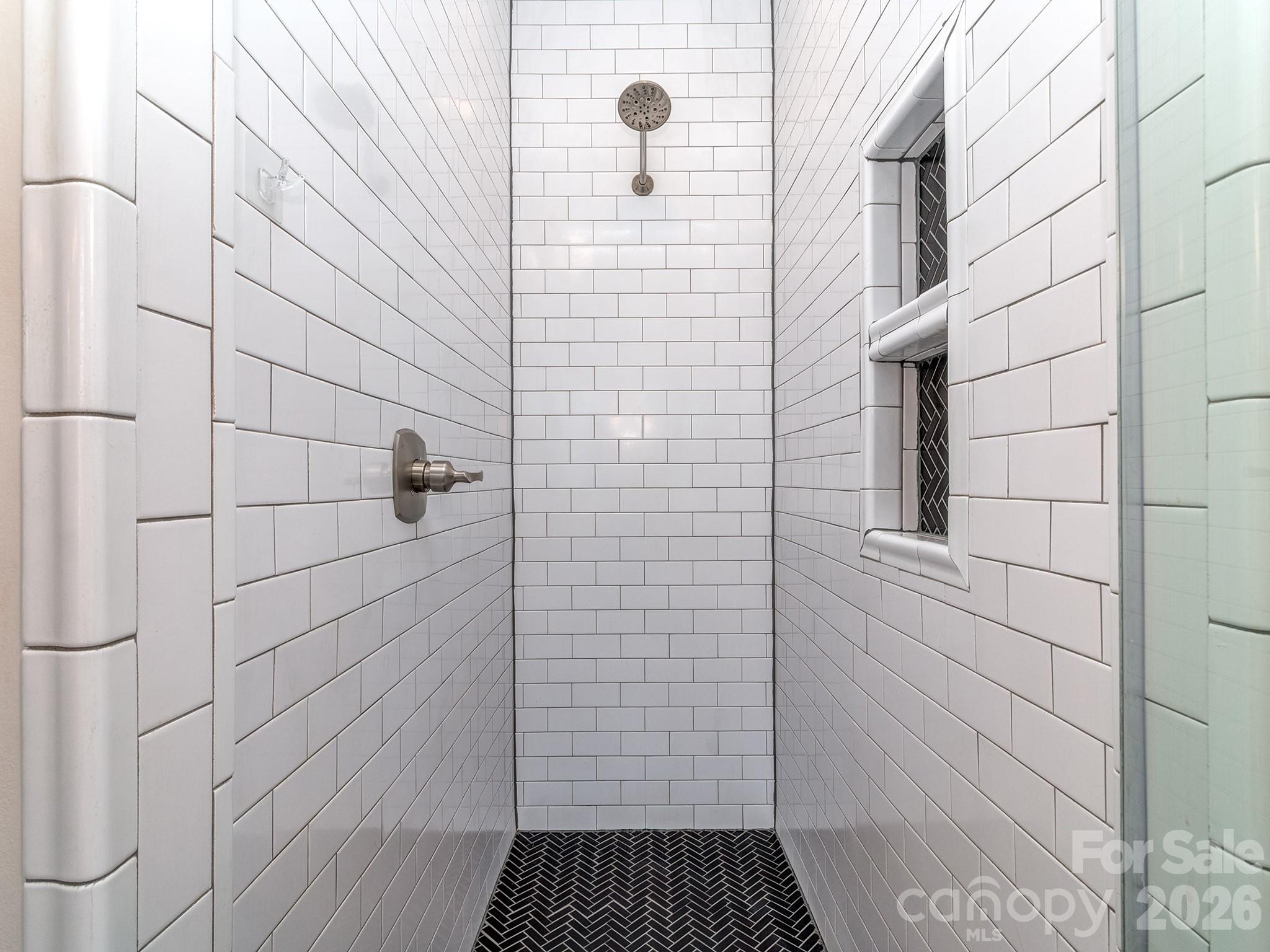 4651 Glasgow Court Property Photo 18