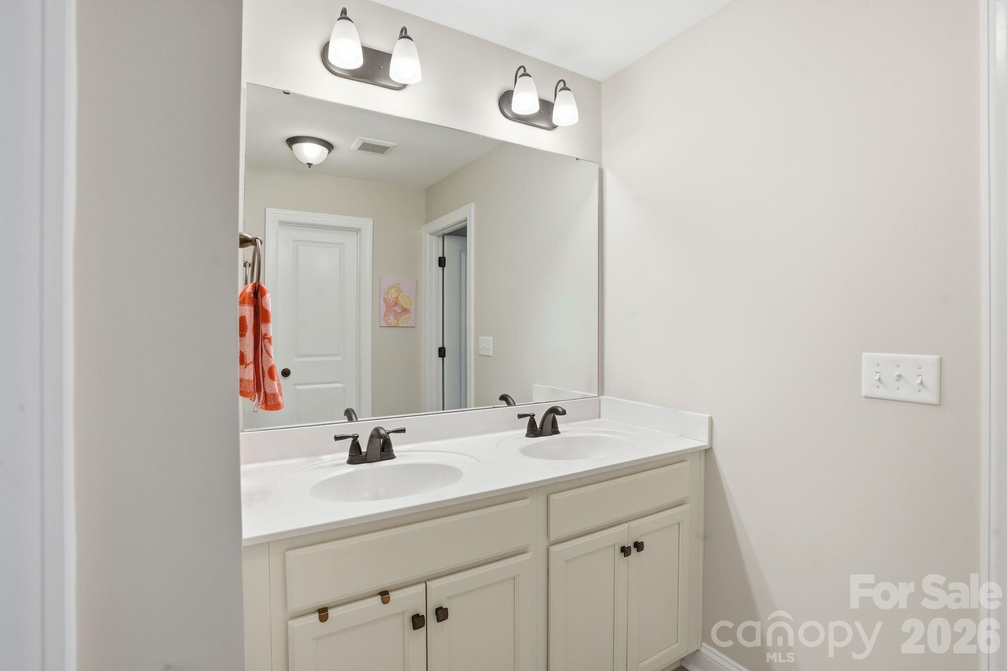588 Highland Ridge Point Property Photo 14