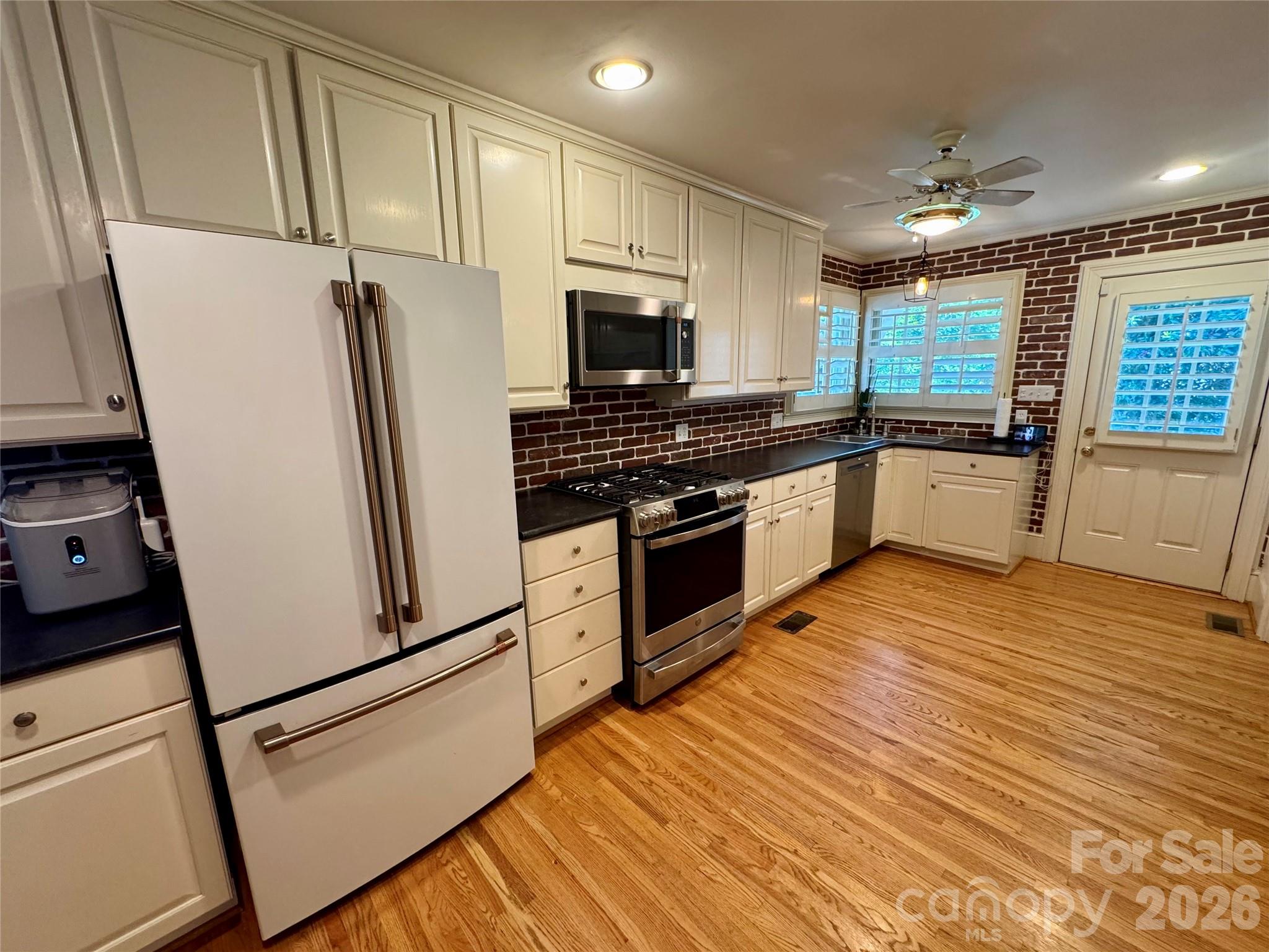 135 Eastover Drive Property Photo 10