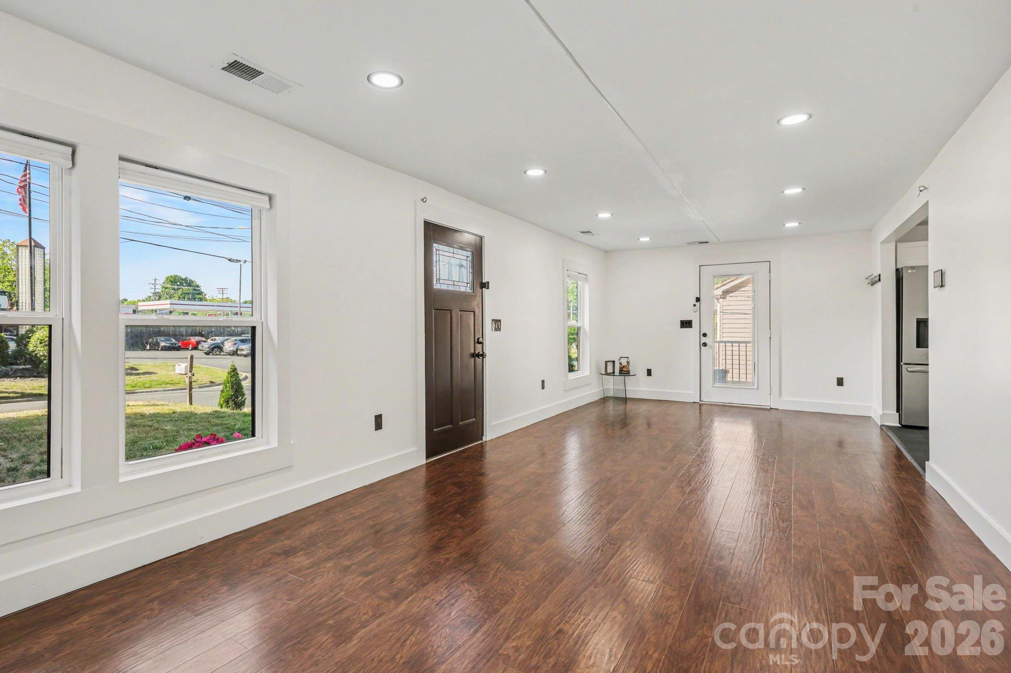 6 E Sunrise Avenue Property Photo 5