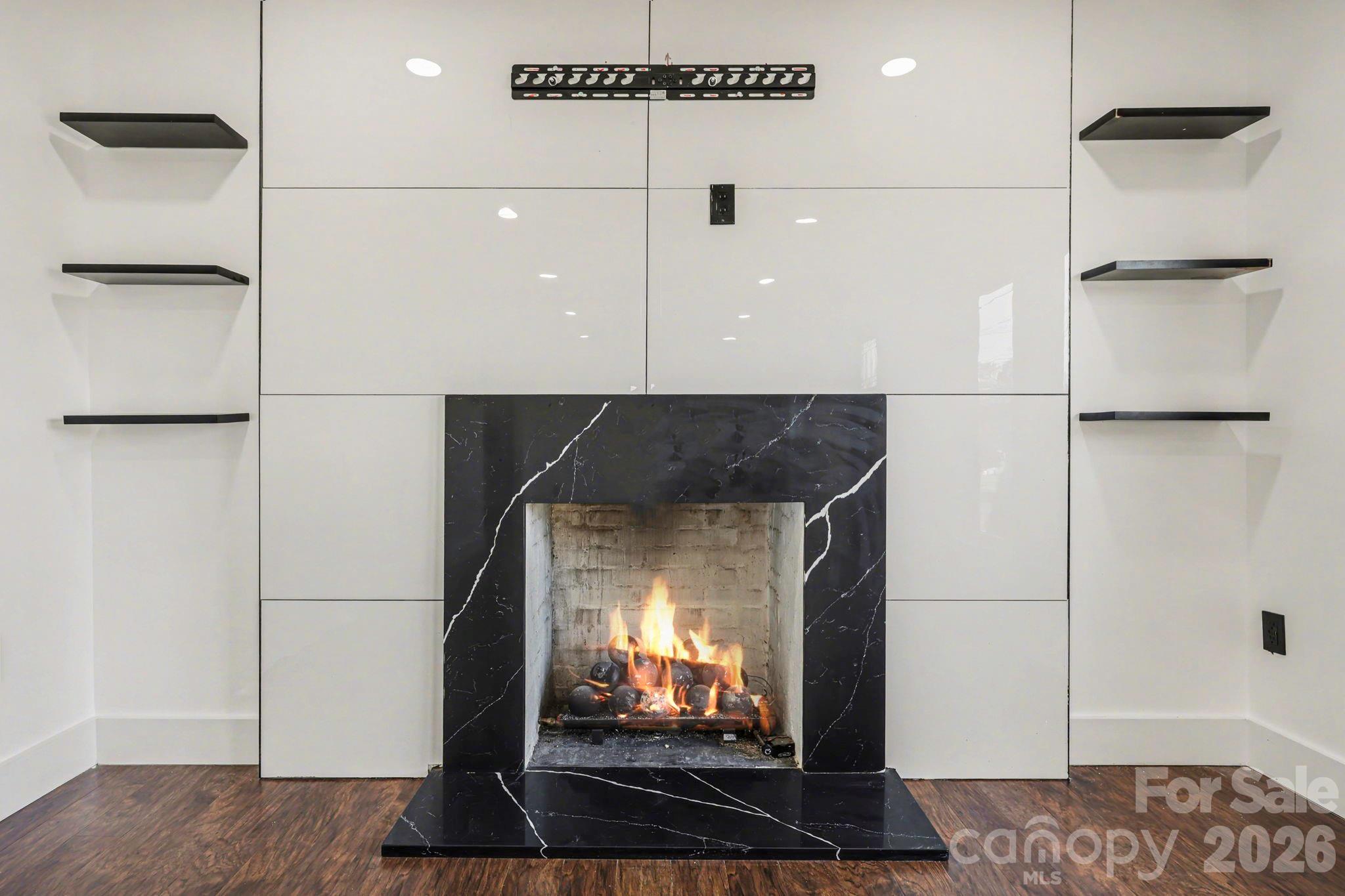 6 E Sunrise Avenue Property Photo 8