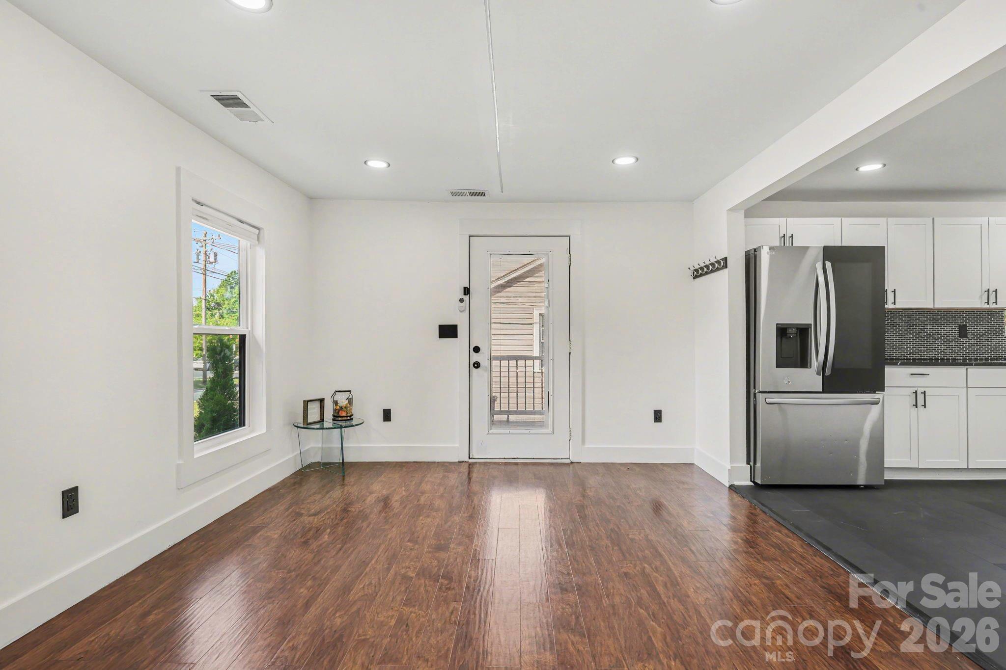 6 E Sunrise Avenue Property Photo 9