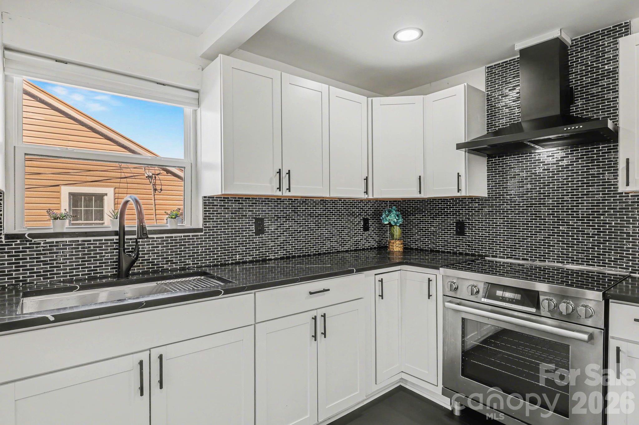 6 E Sunrise Avenue Property Photo 11