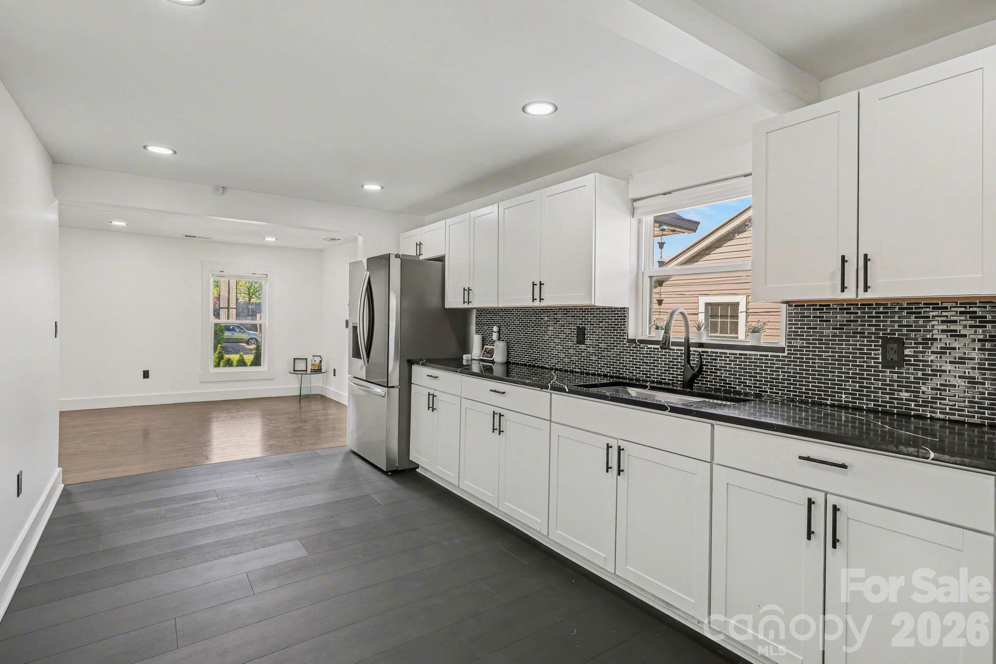 6 E Sunrise Avenue Property Photo 13