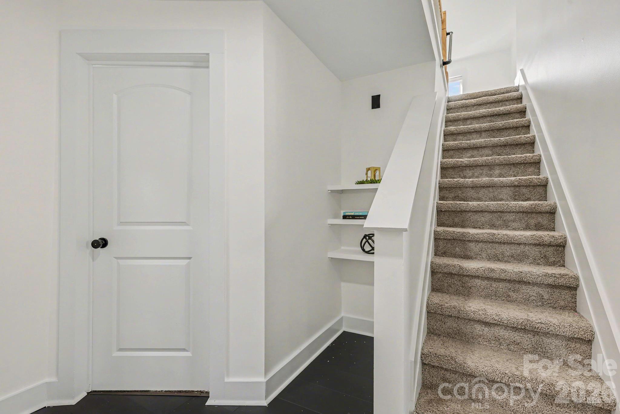 6 E Sunrise Avenue Property Photo 14