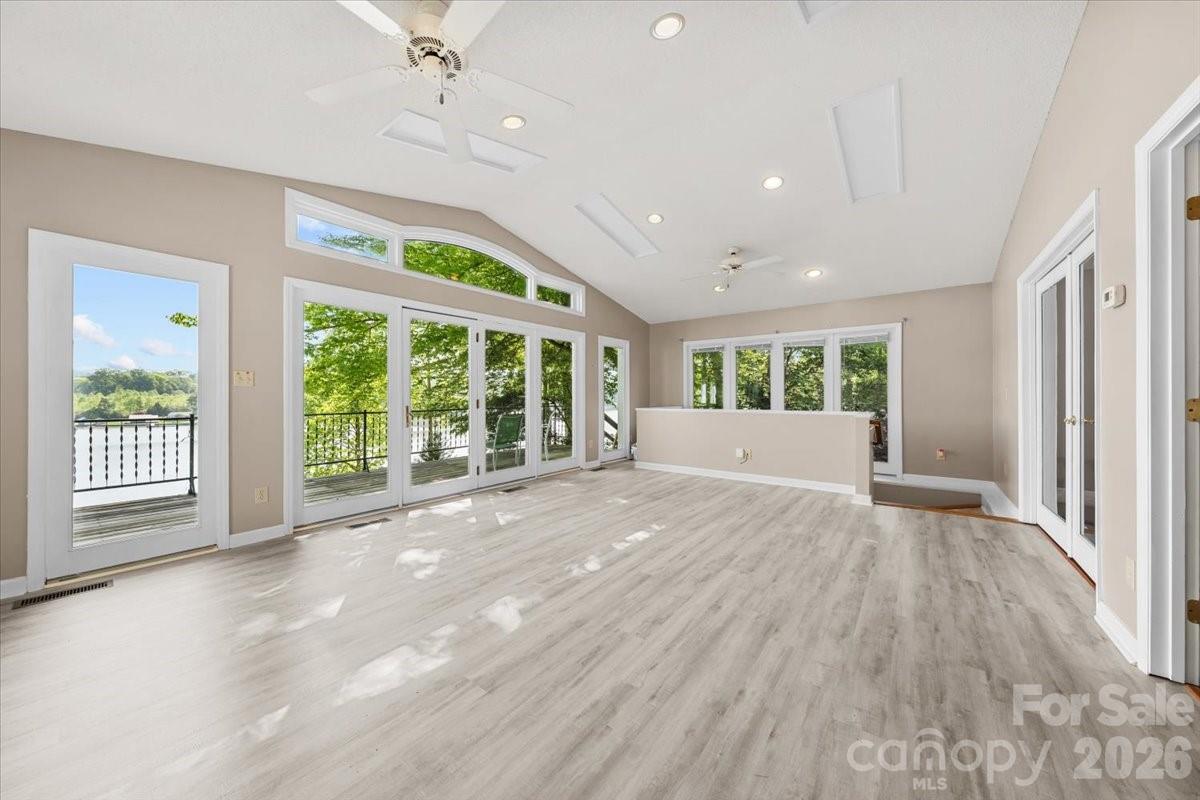 330 Hillview Drive Property Photo 11