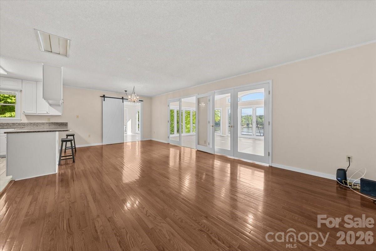 330 Hillview Drive Property Photo 12