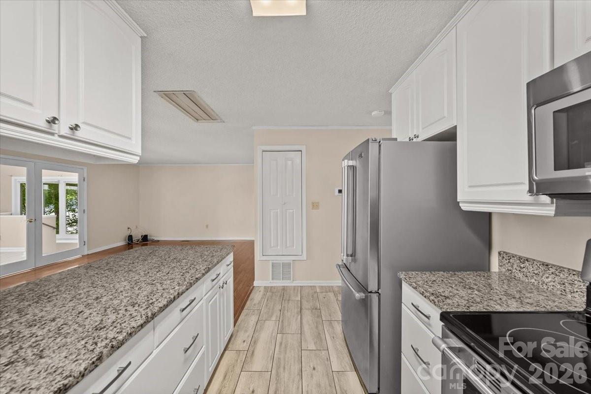 330 Hillview Drive Property Photo 18