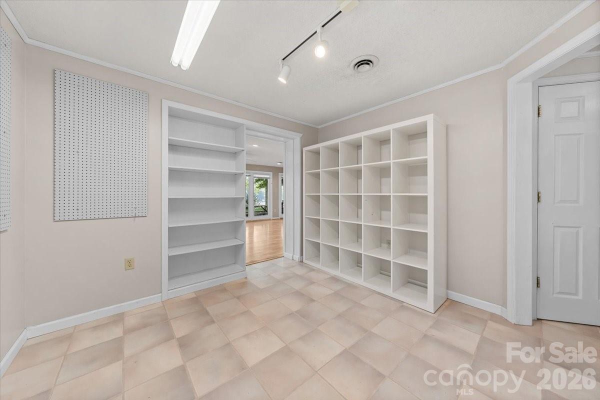 330 Hillview Drive Property Photo 32