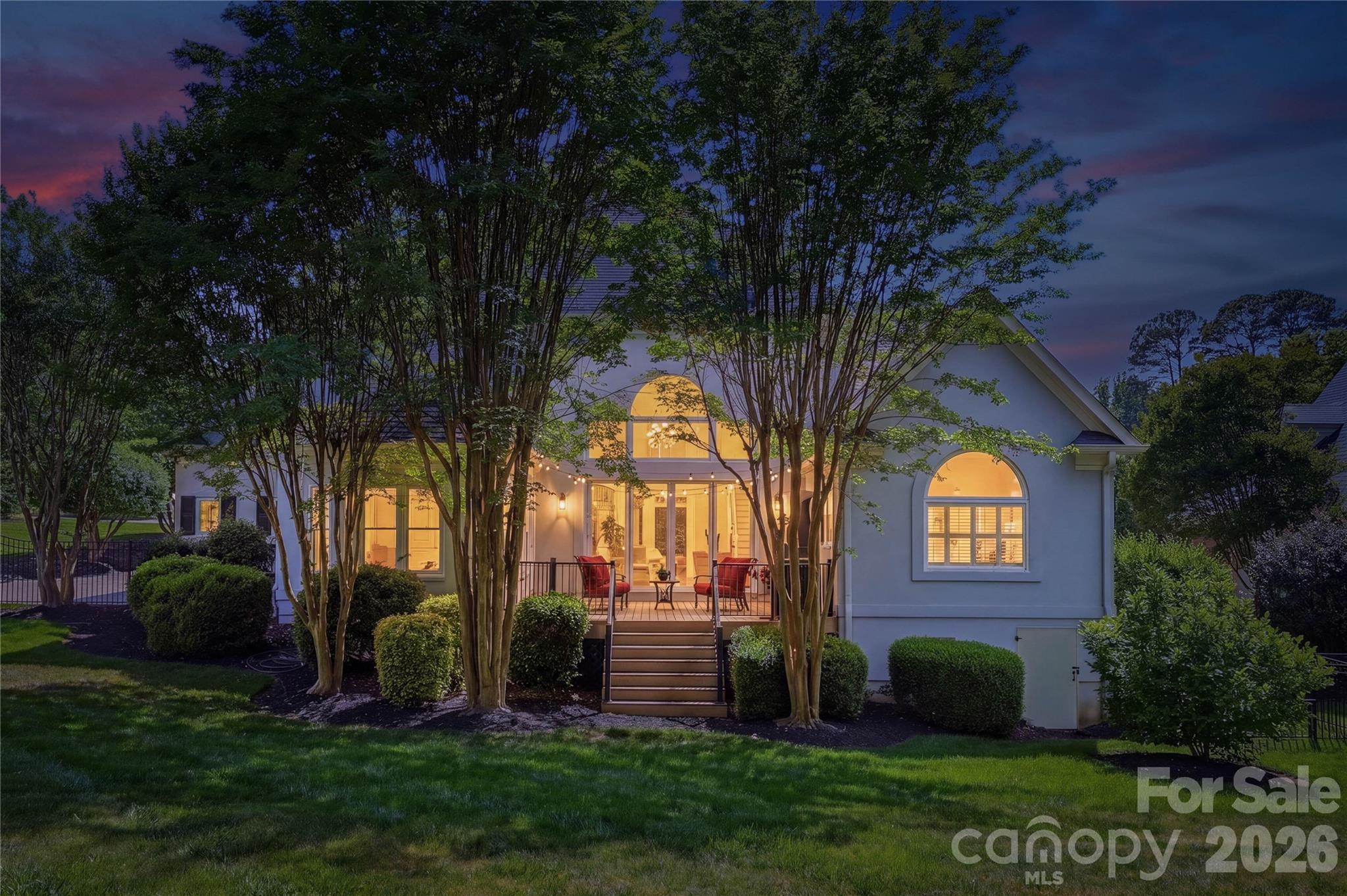 18928 Peninsula Point Drive Property Photo 3