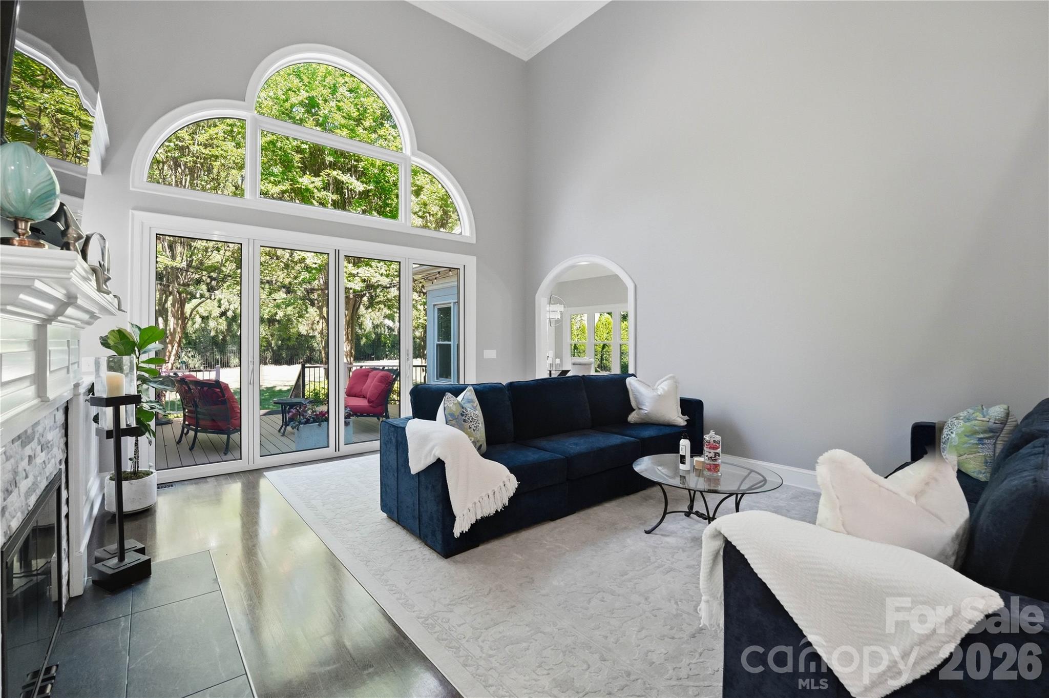 18928 Peninsula Point Drive Property Photo 12