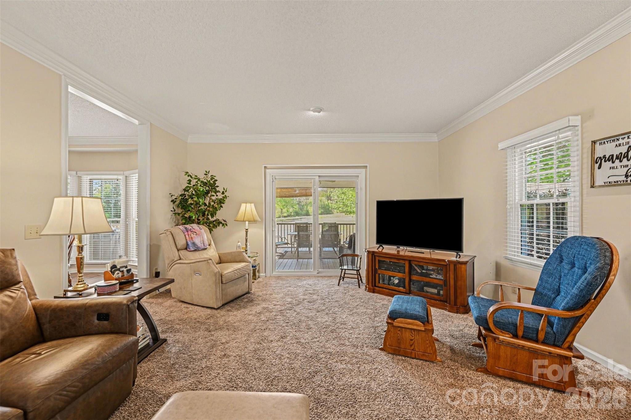 4051 Pinecrest Drive Property Photo 9
