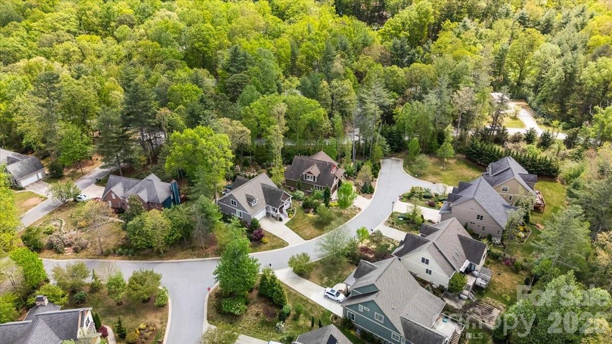 15 Quail Hollow Drive Property Photo 2