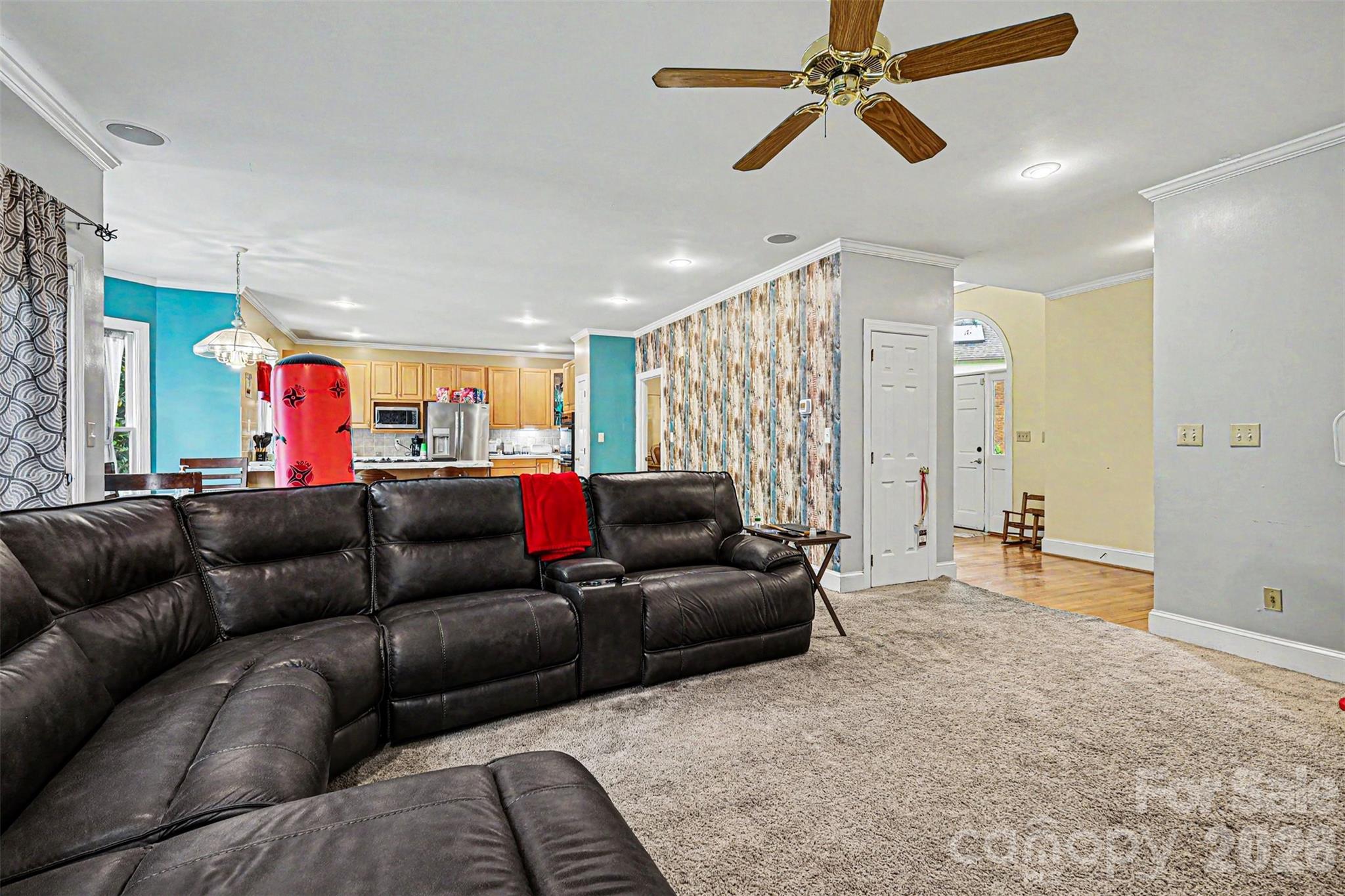 648 Landsdown Court Property Photo 7