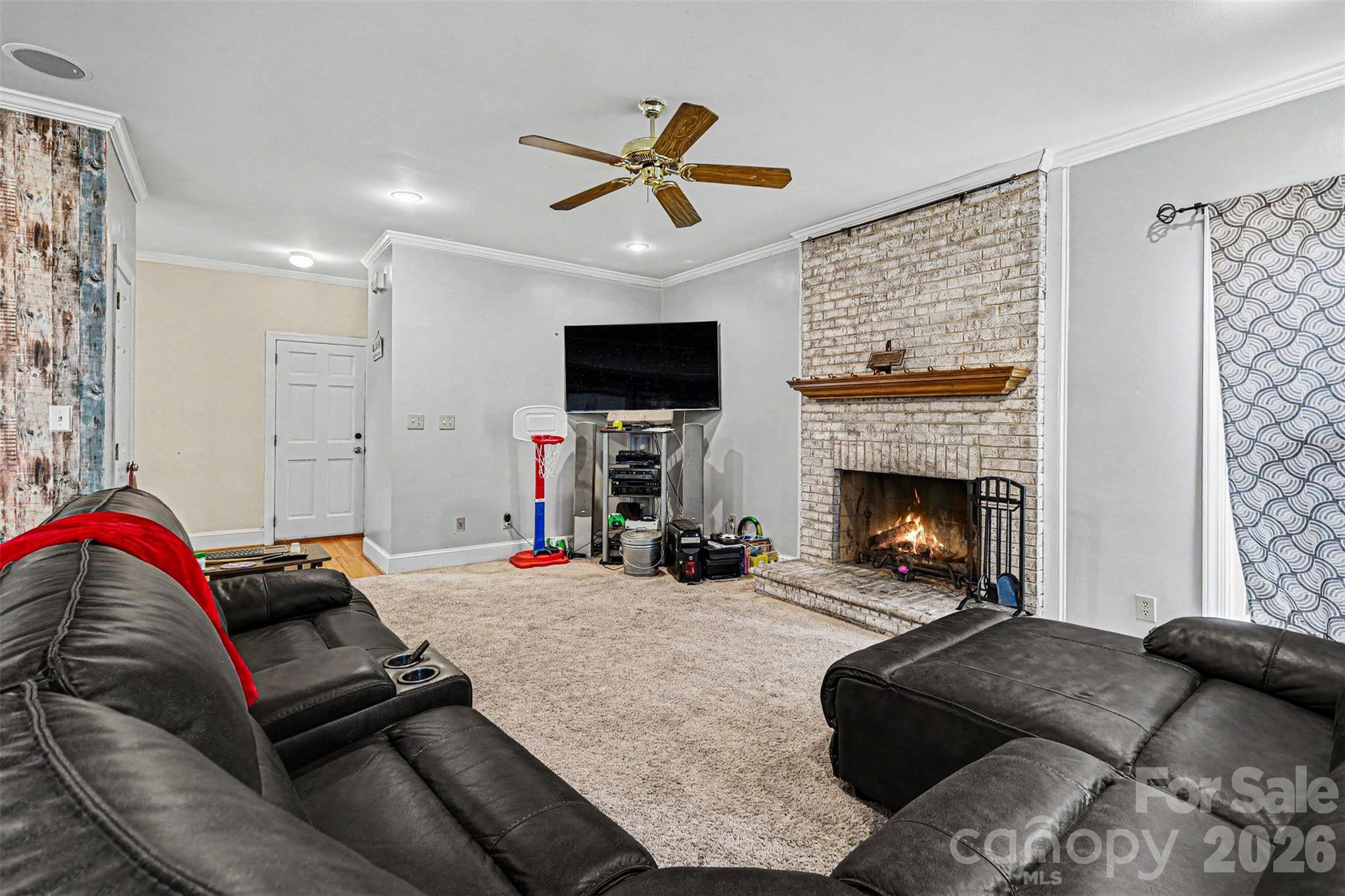 648 Landsdown Court Property Photo 10