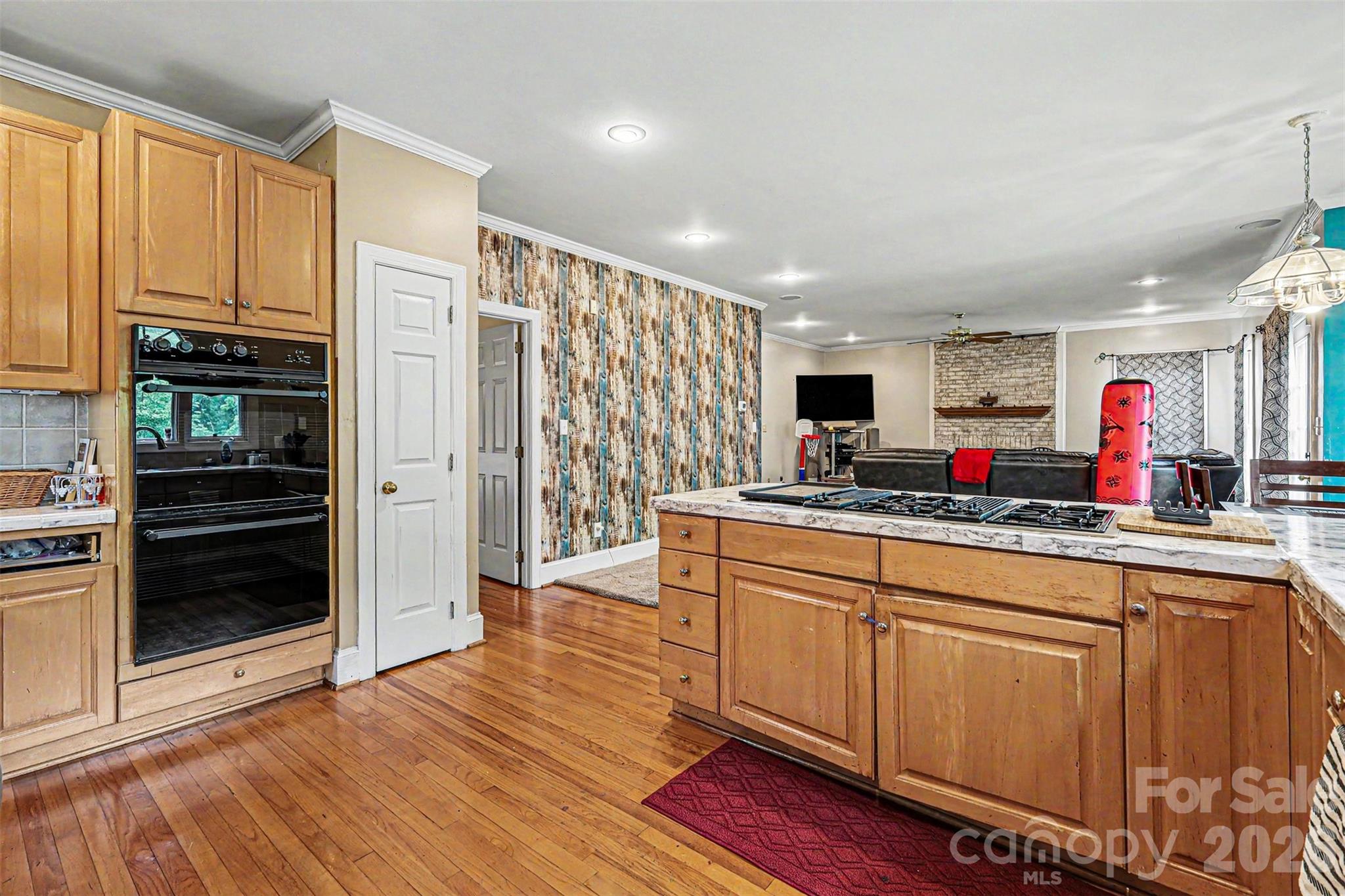 648 Landsdown Court Property Photo 17