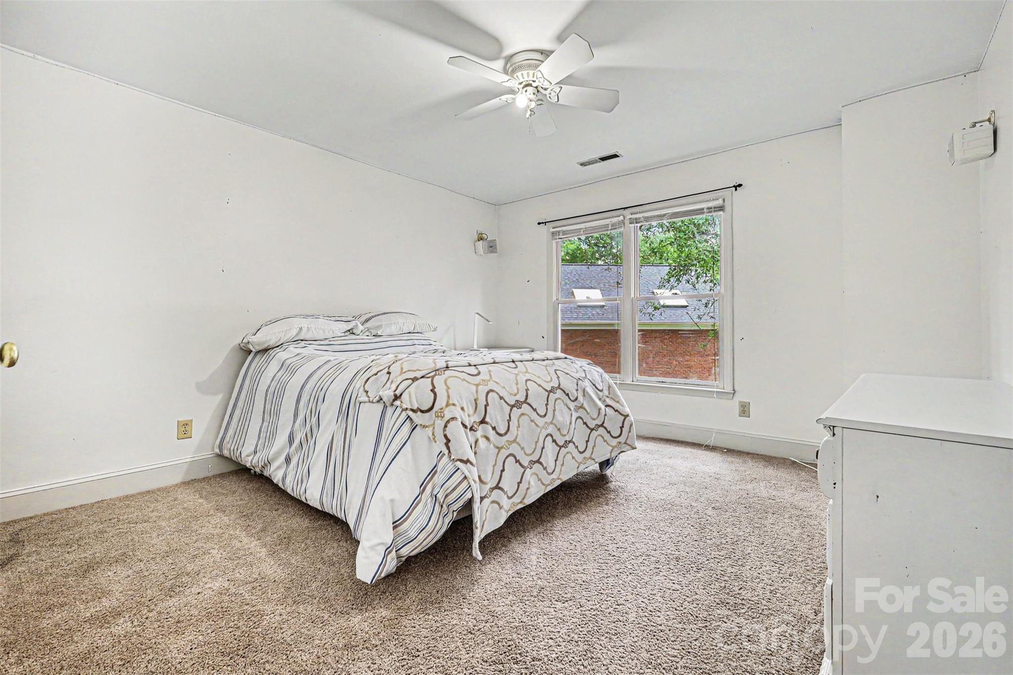 648 Landsdown Court Property Photo 21