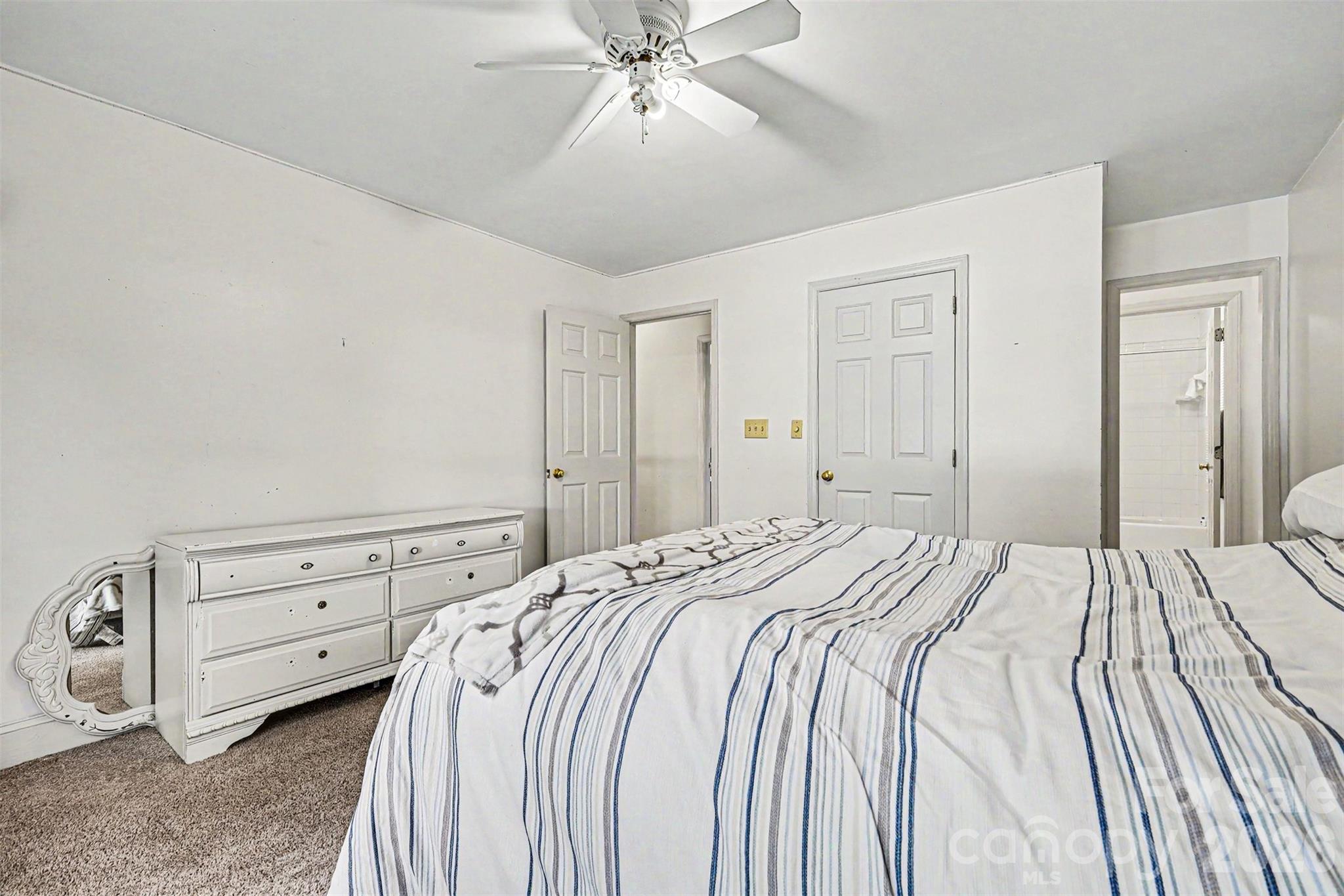 648 Landsdown Court Property Photo 22