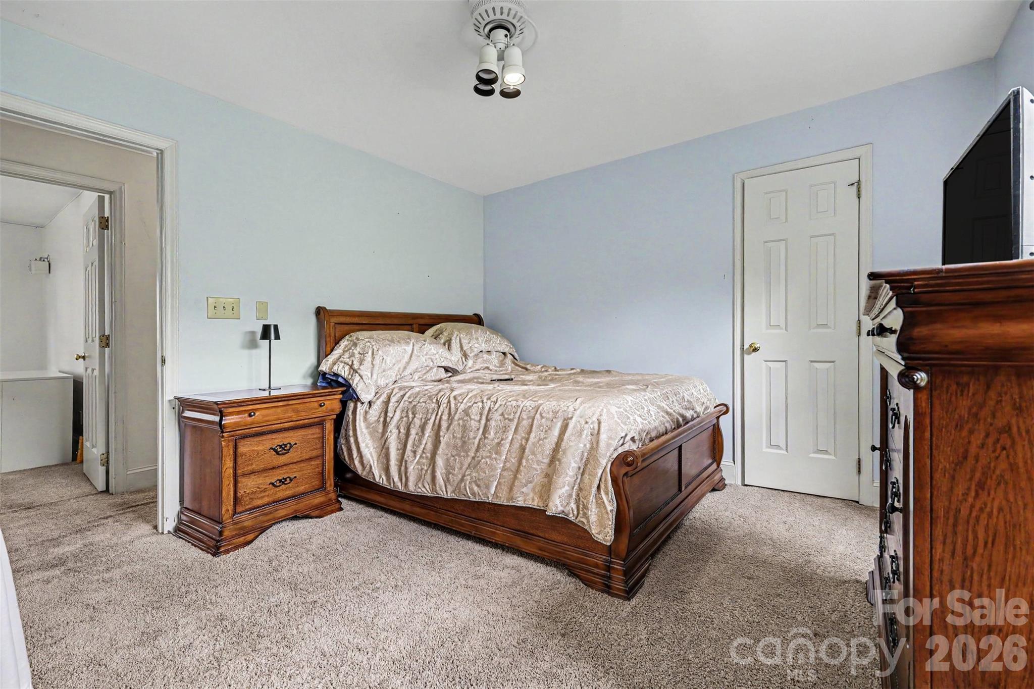 648 Landsdown Court Property Photo 23