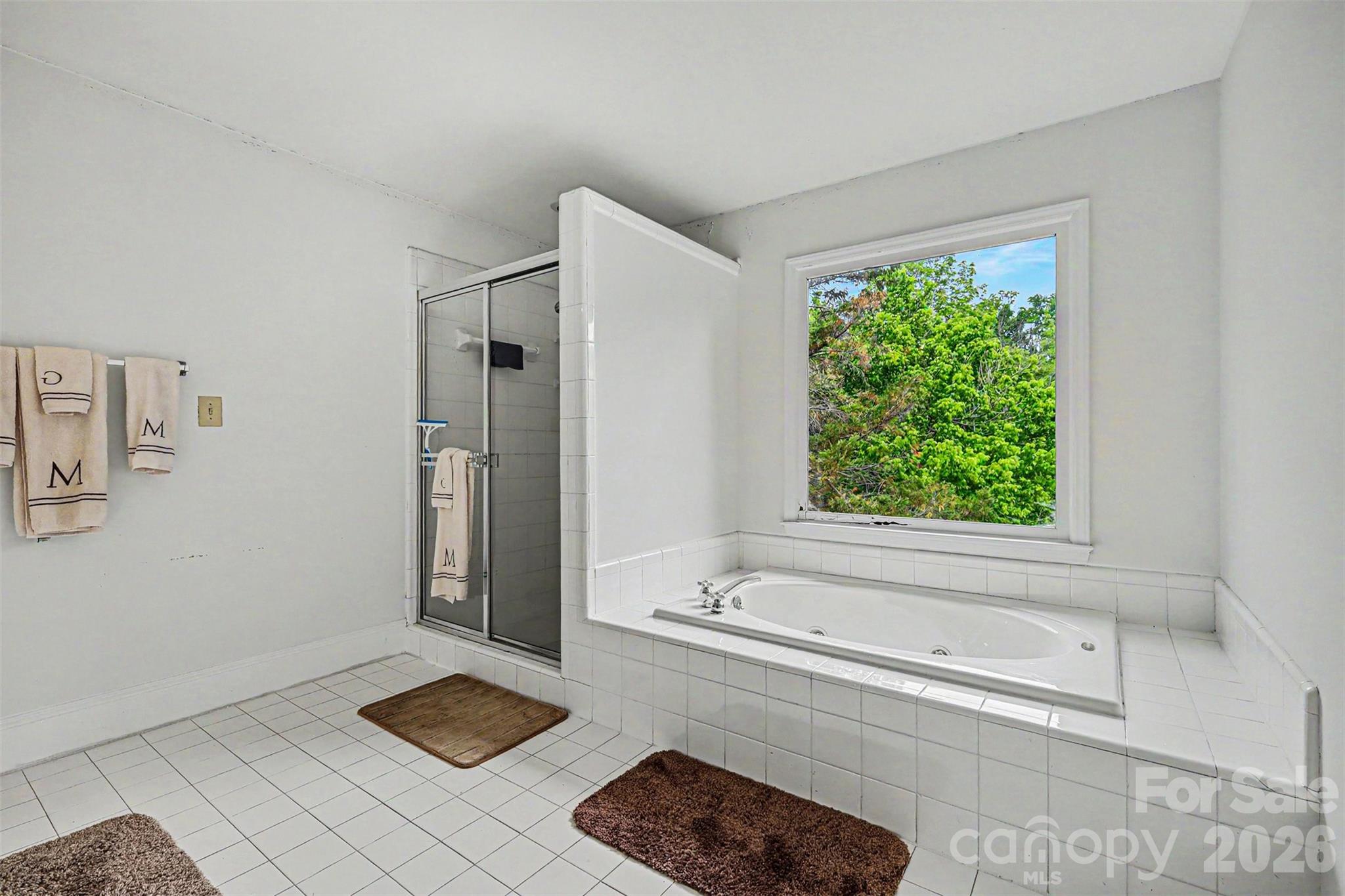 648 Landsdown Court Property Photo 32