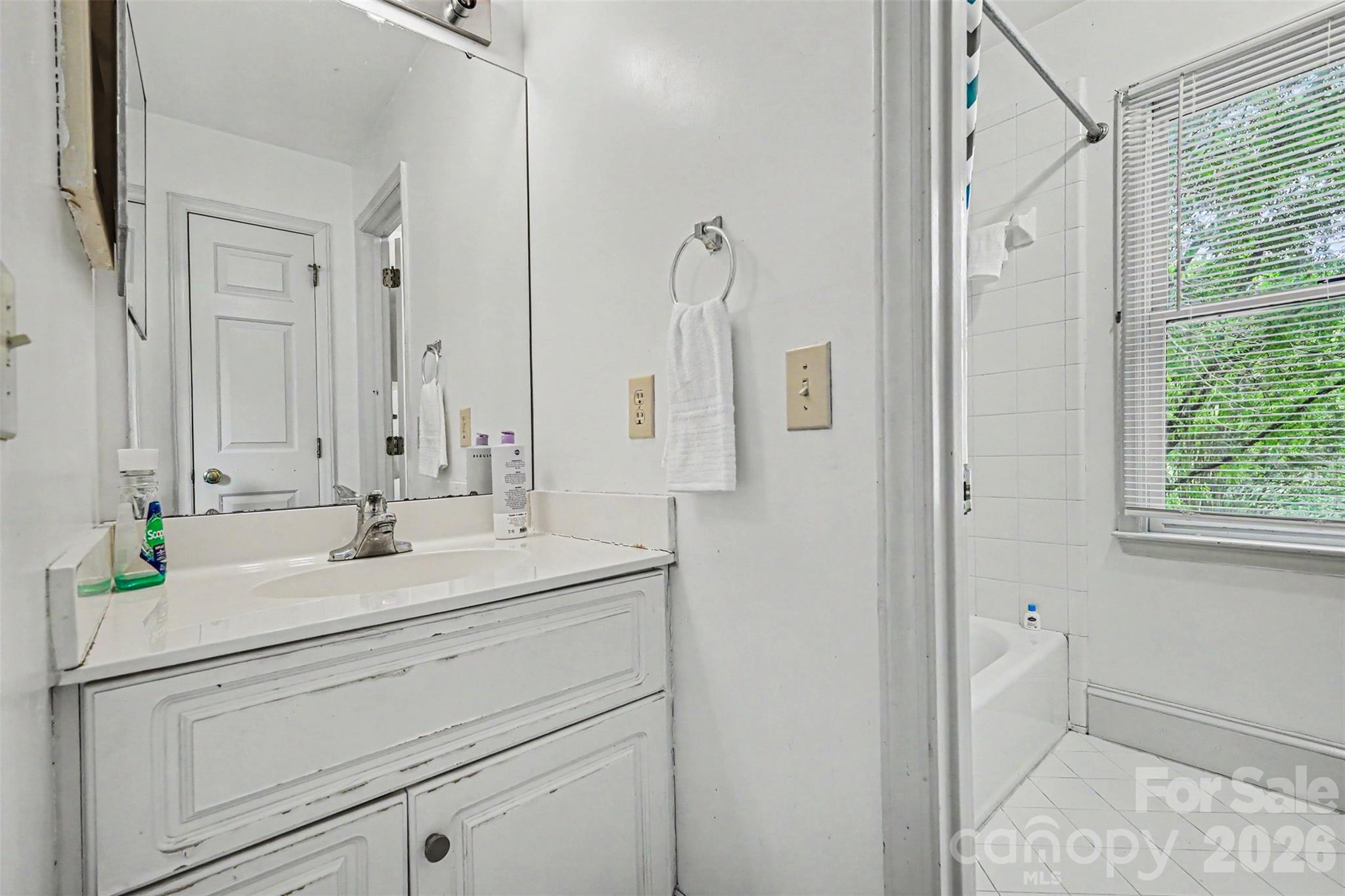 648 Landsdown Court Property Photo 34