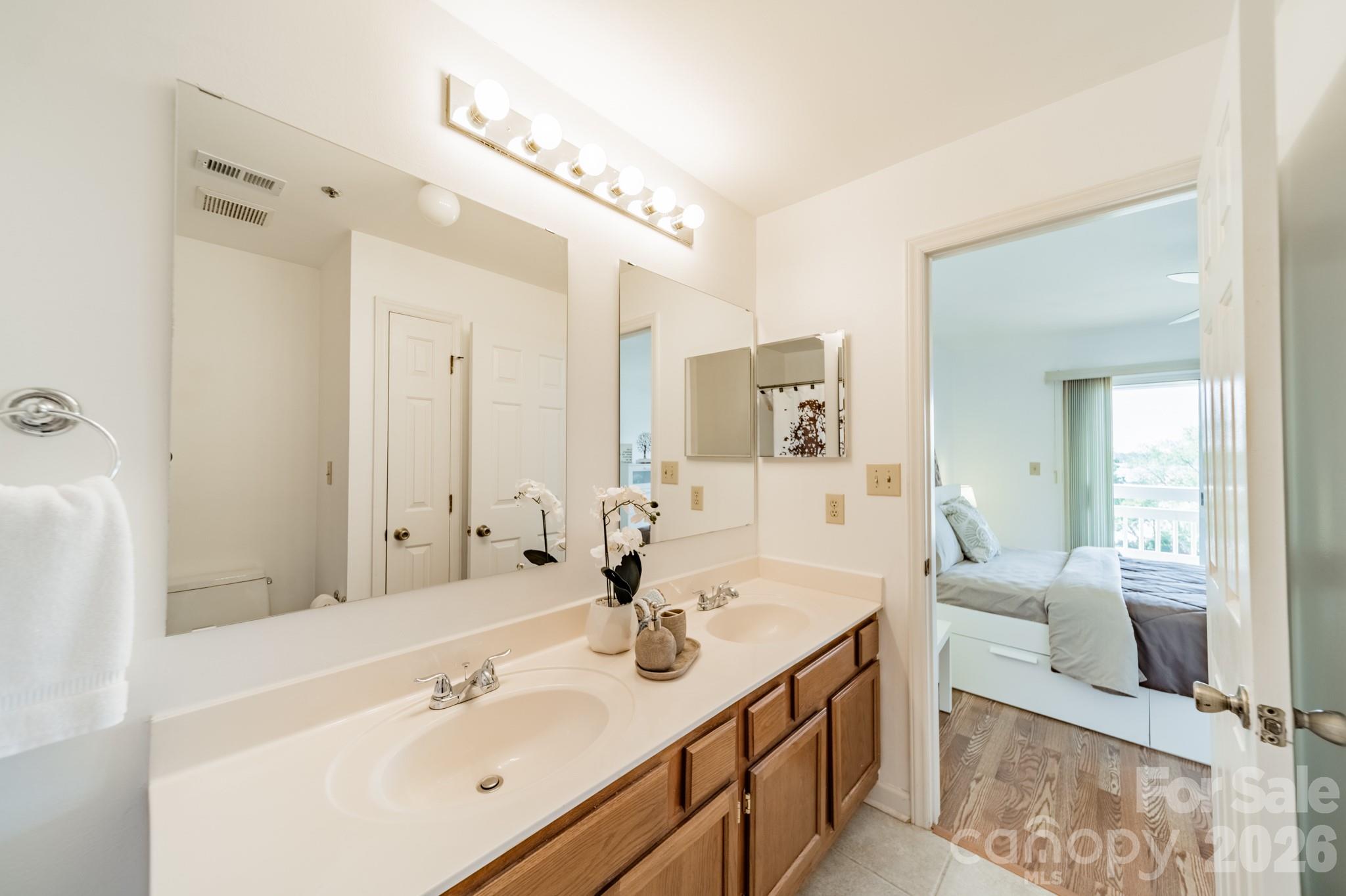 17919 Kings Point Drive C Property Photo 28