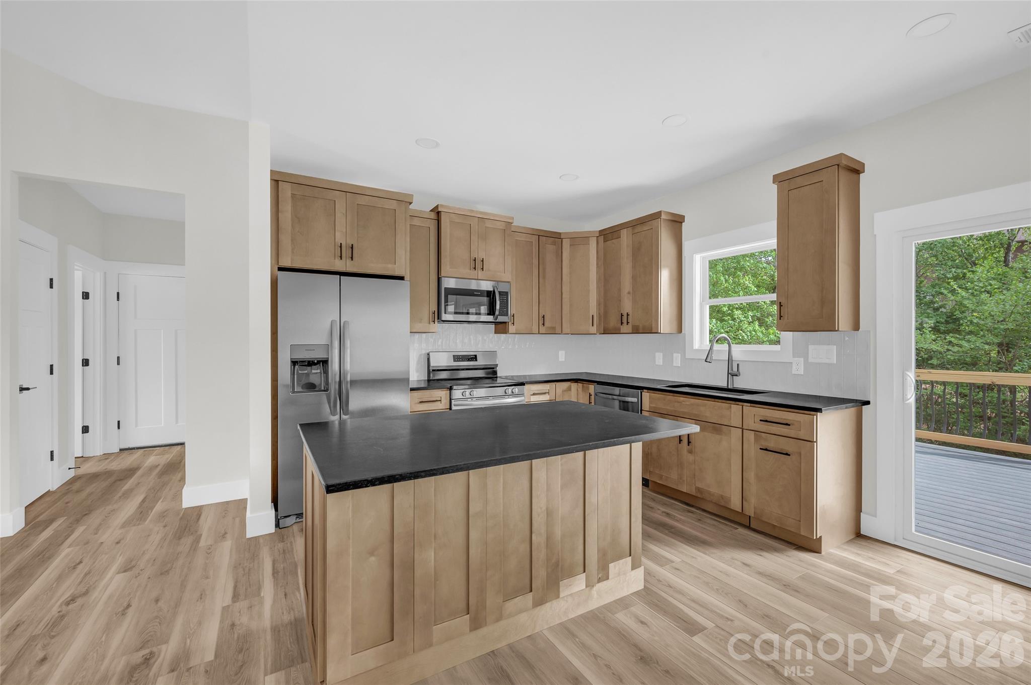 906 4th Street Property Photo 3