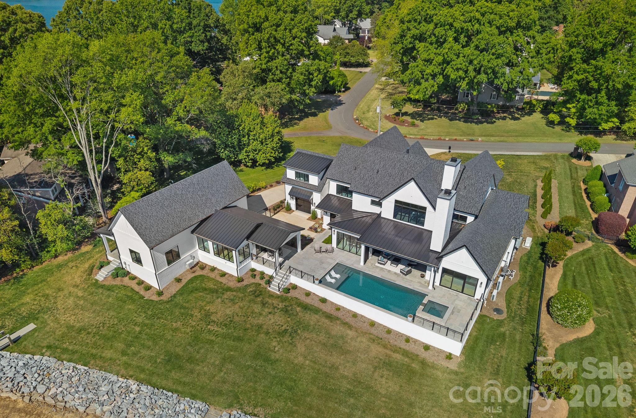16906 Lake Shore Drive Property Photo 3