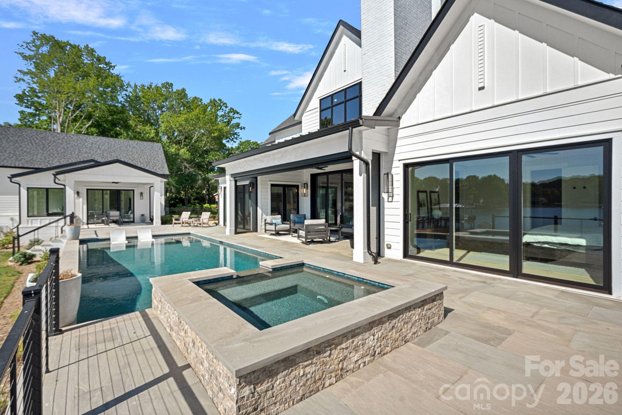 16906 Lake Shore Drive Property Photo 11