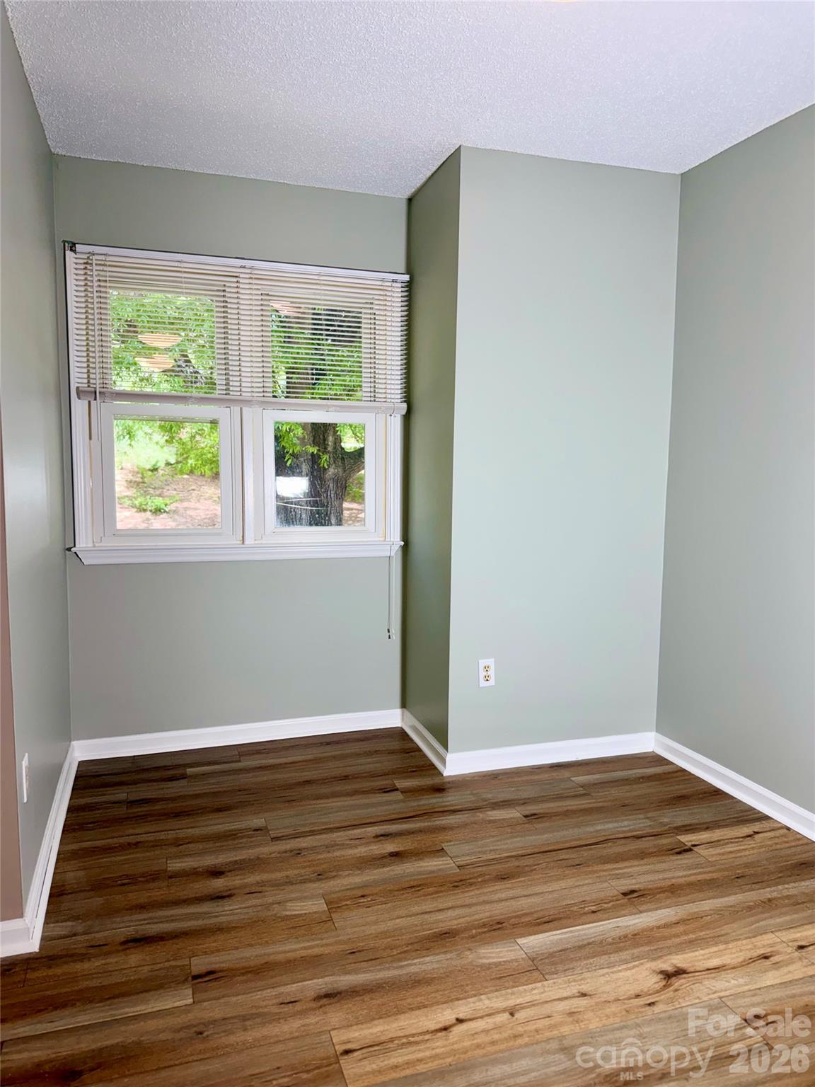 8 Creekside Lane Property Photo 3