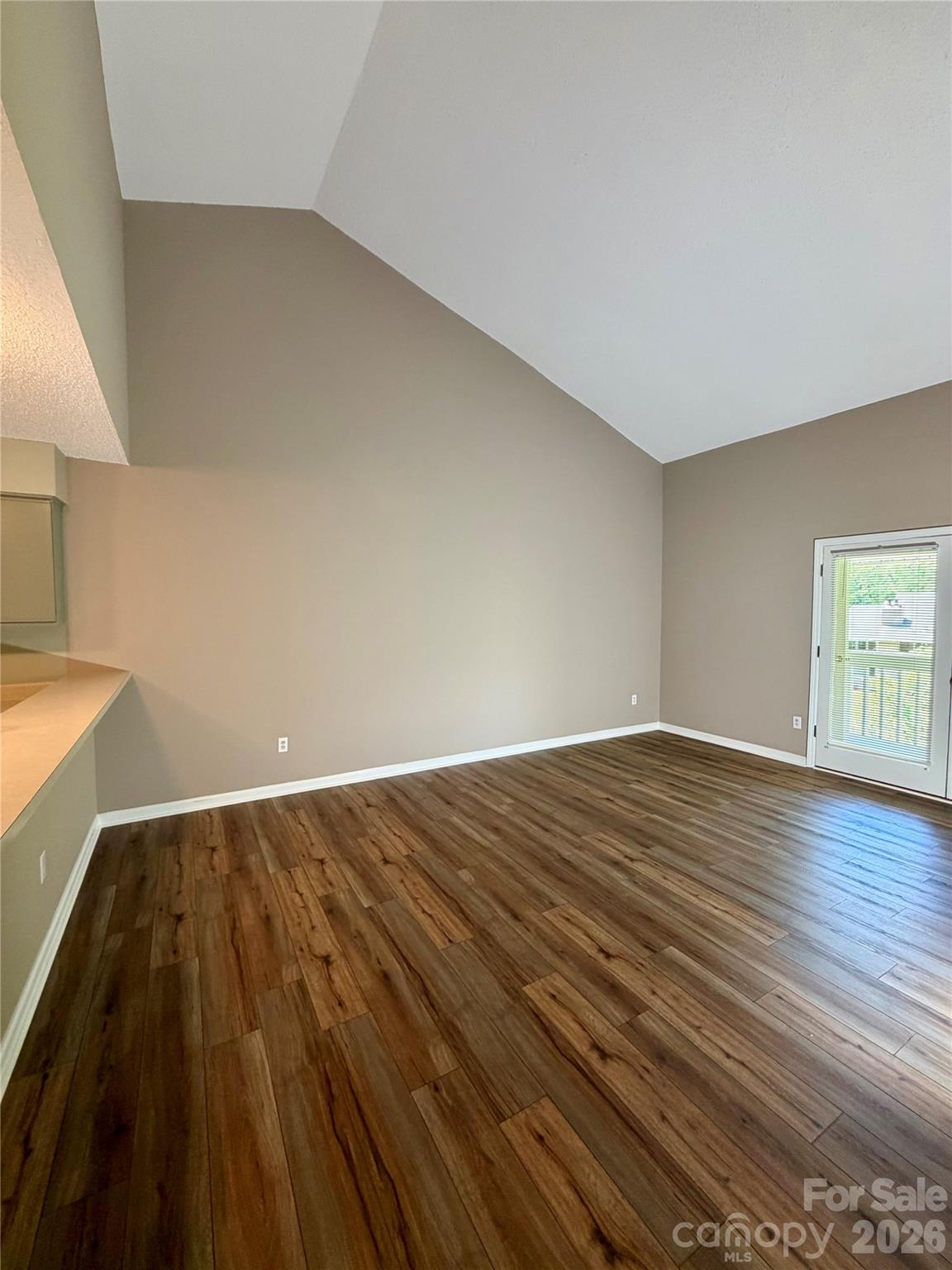 8 Creekside Lane Property Photo 6