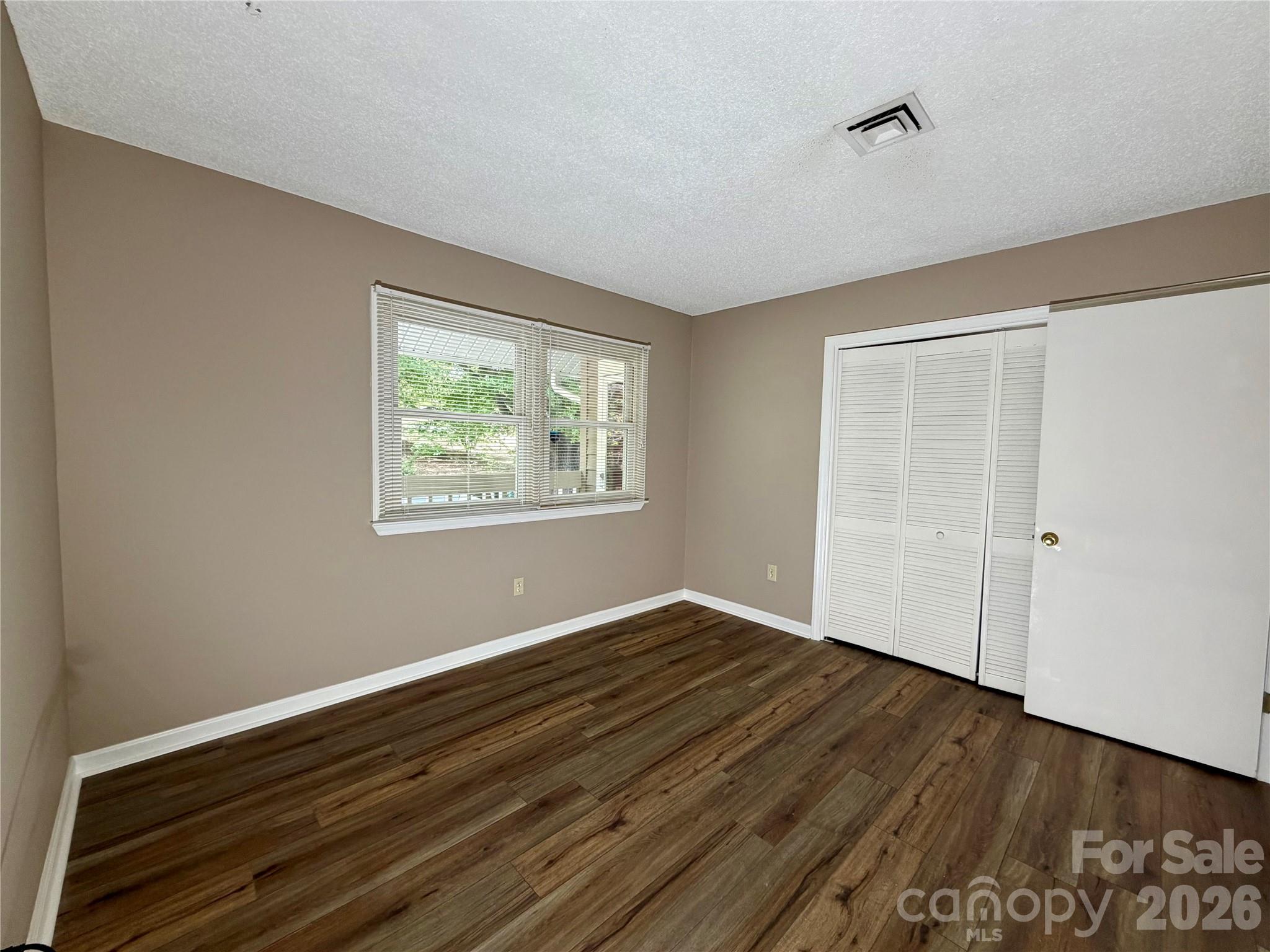 8 Creekside Lane Property Photo 12