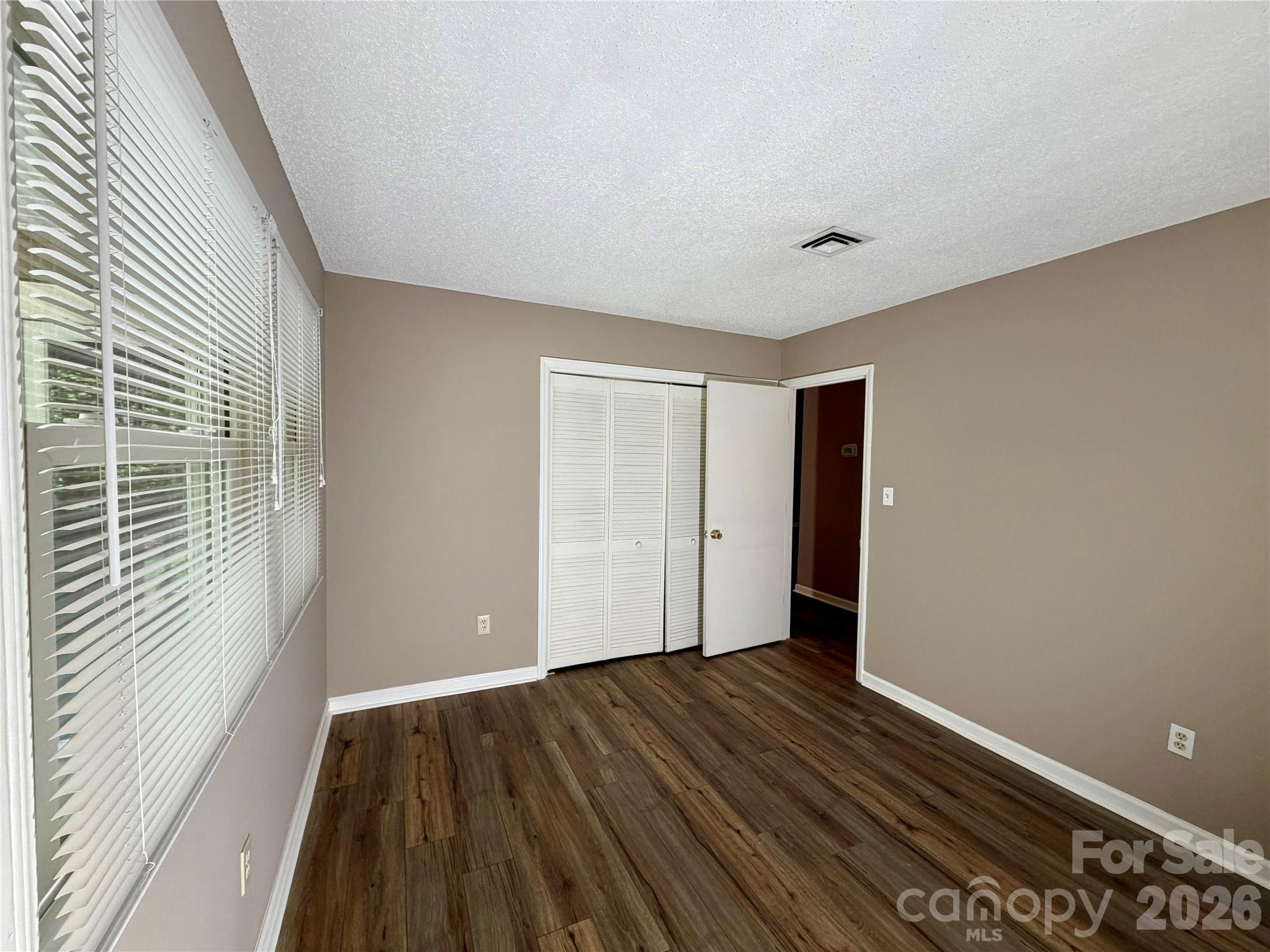 8 Creekside Lane Property Photo 13