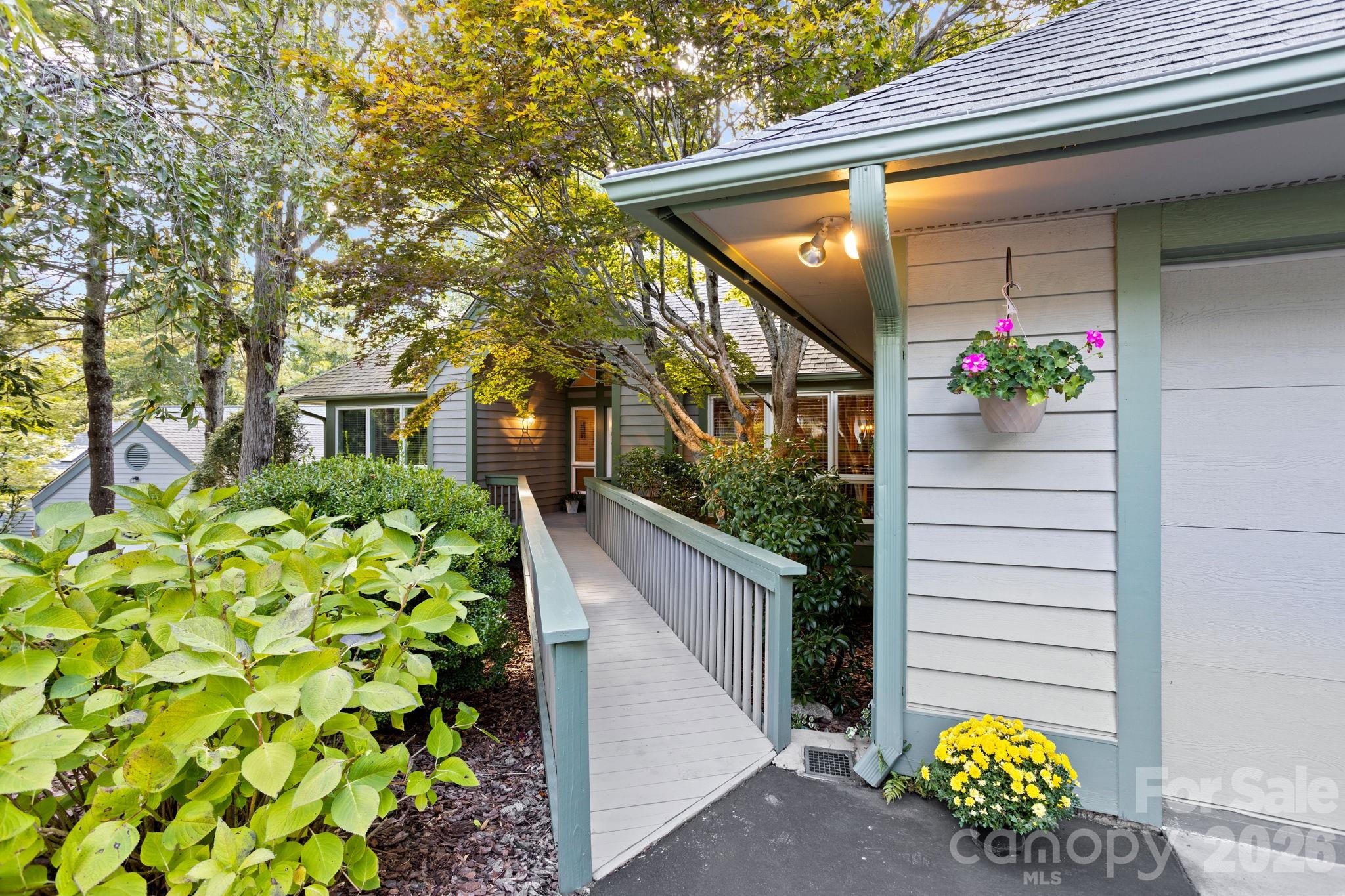 128 Forest View Drive Property Photo 2
