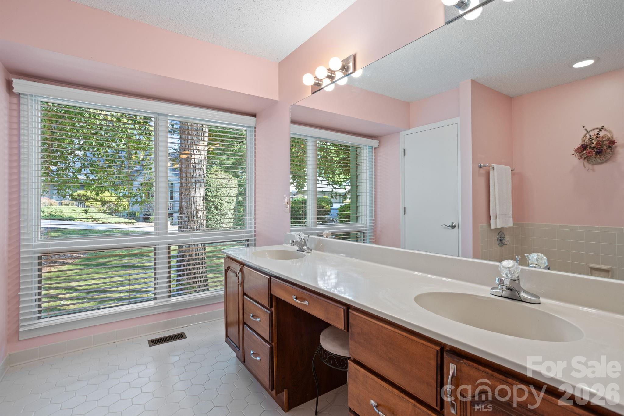 128 Forest View Drive Property Photo 17