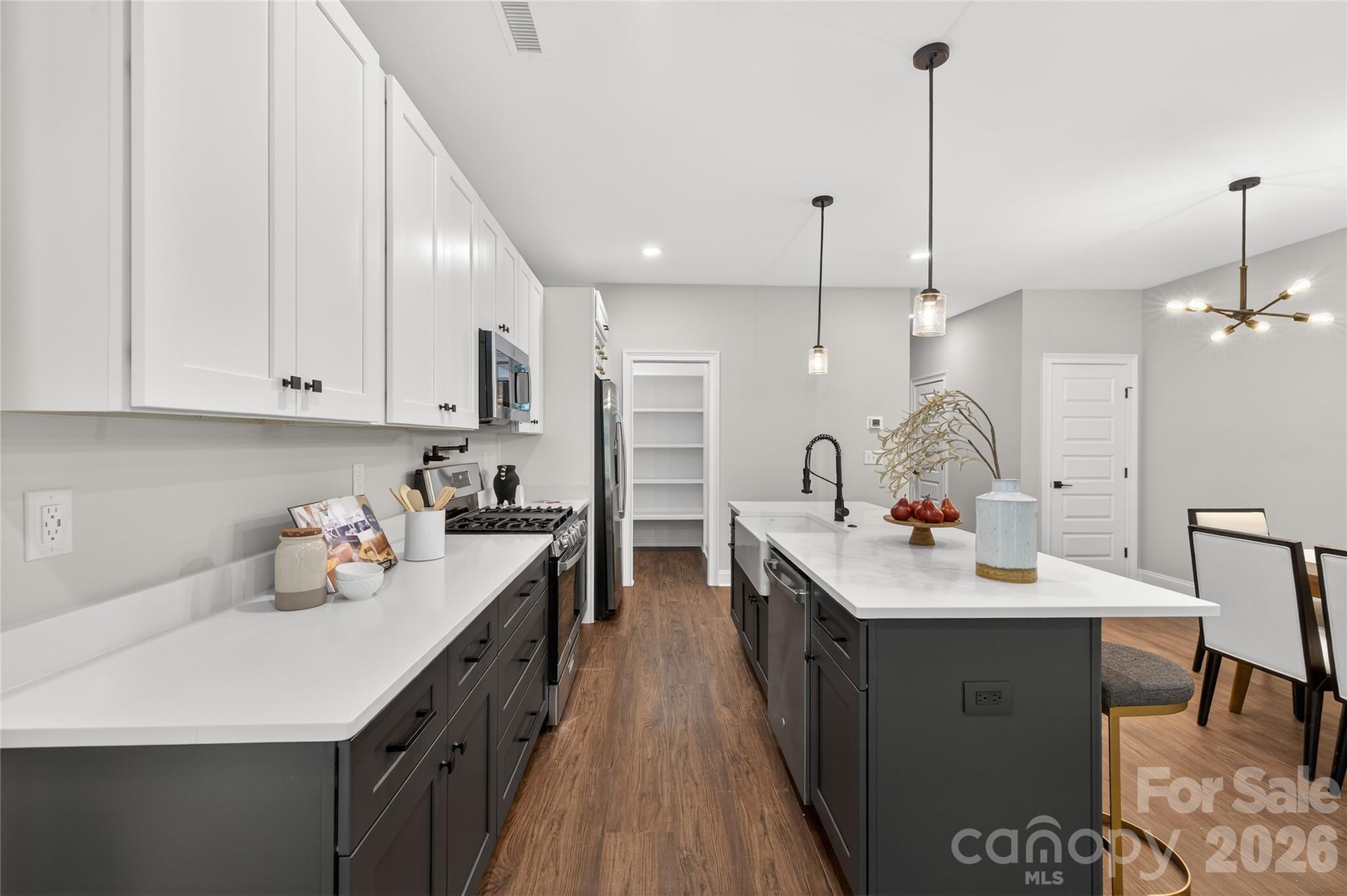 3219 Credenza Road Property Photo 6