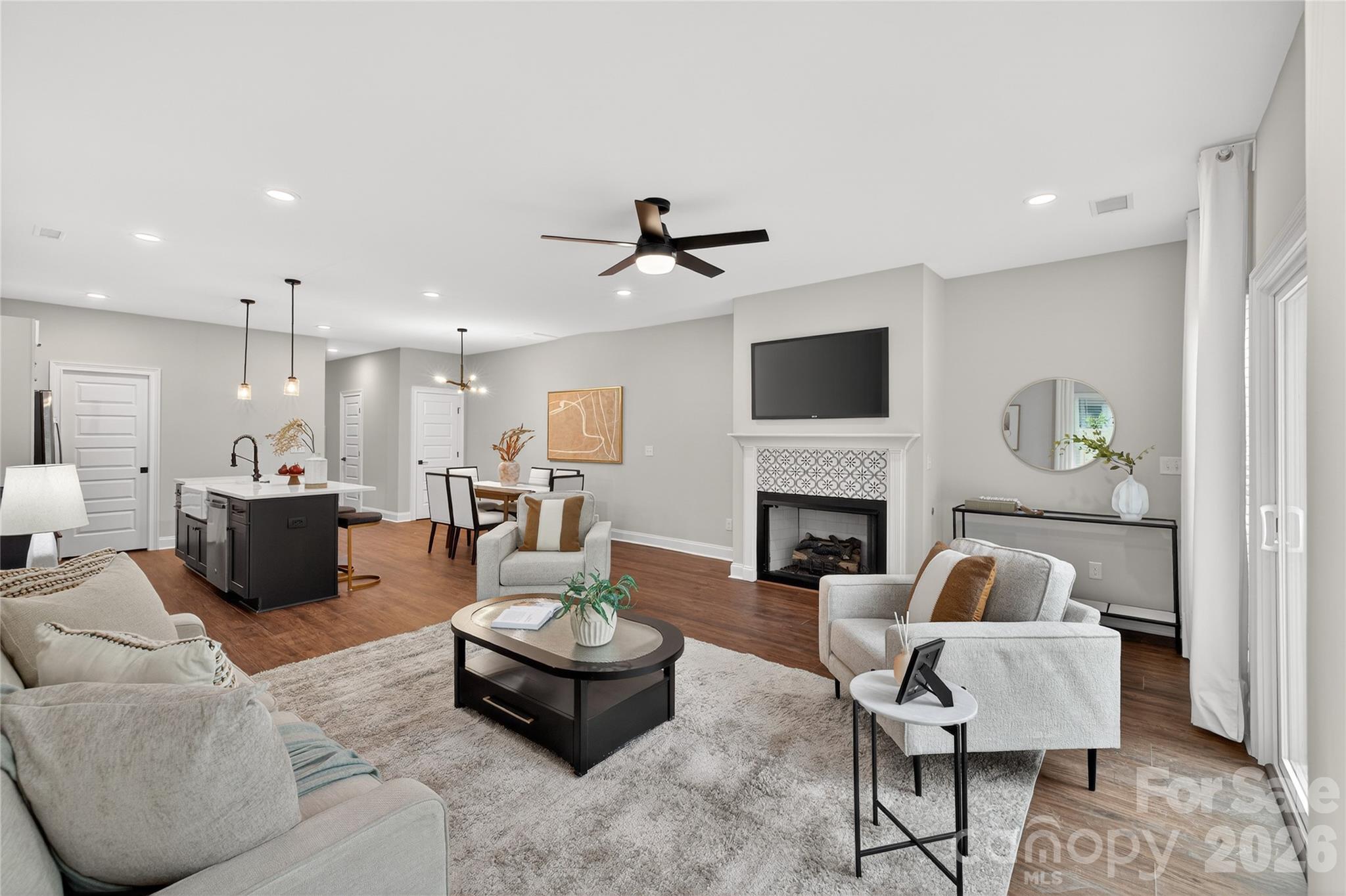 3219 Credenza Road Property Photo 9